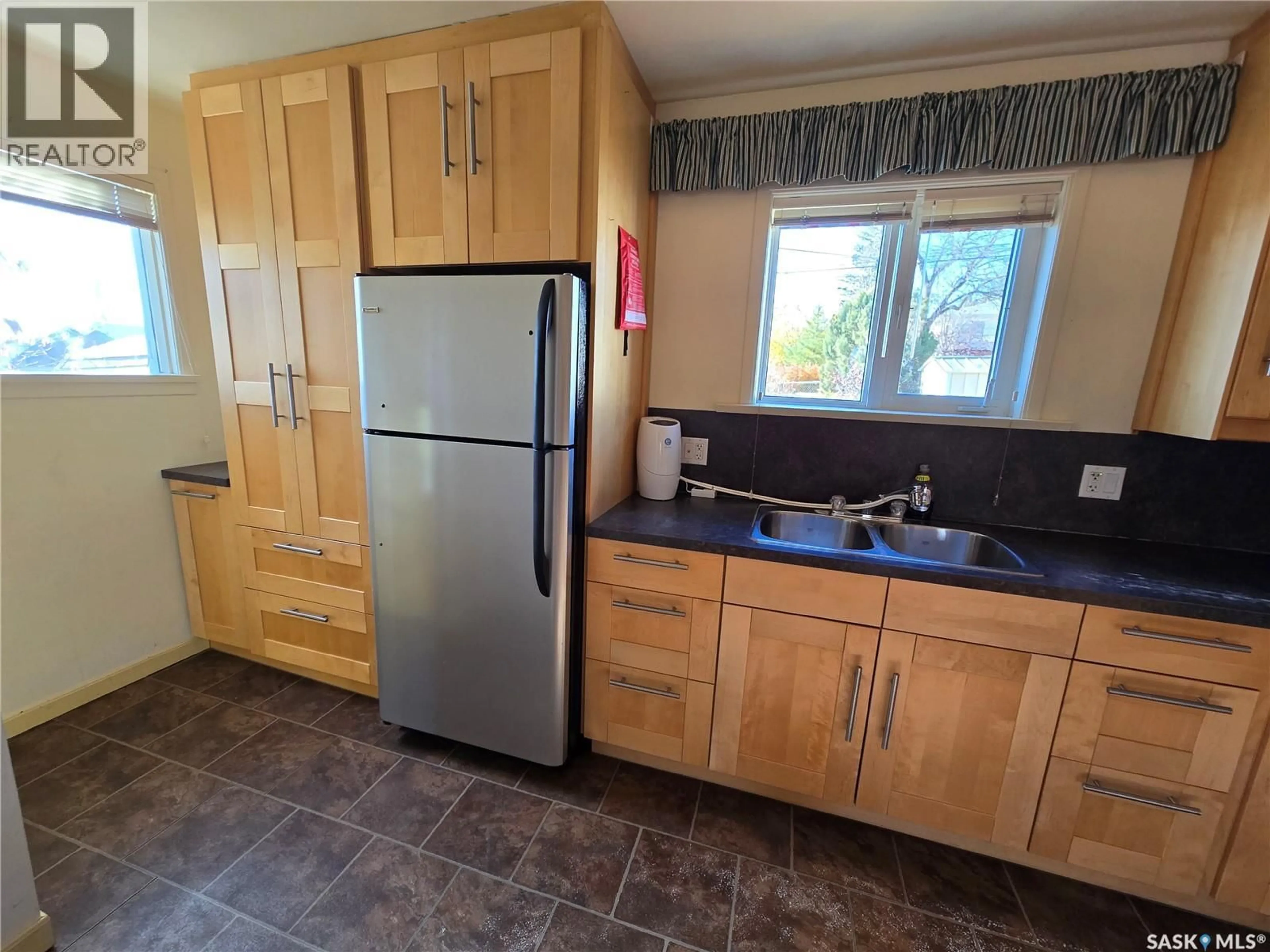 Standard kitchen, unknown for 446 2ND AVENUE, Swift Current Saskatchewan S9H0P7