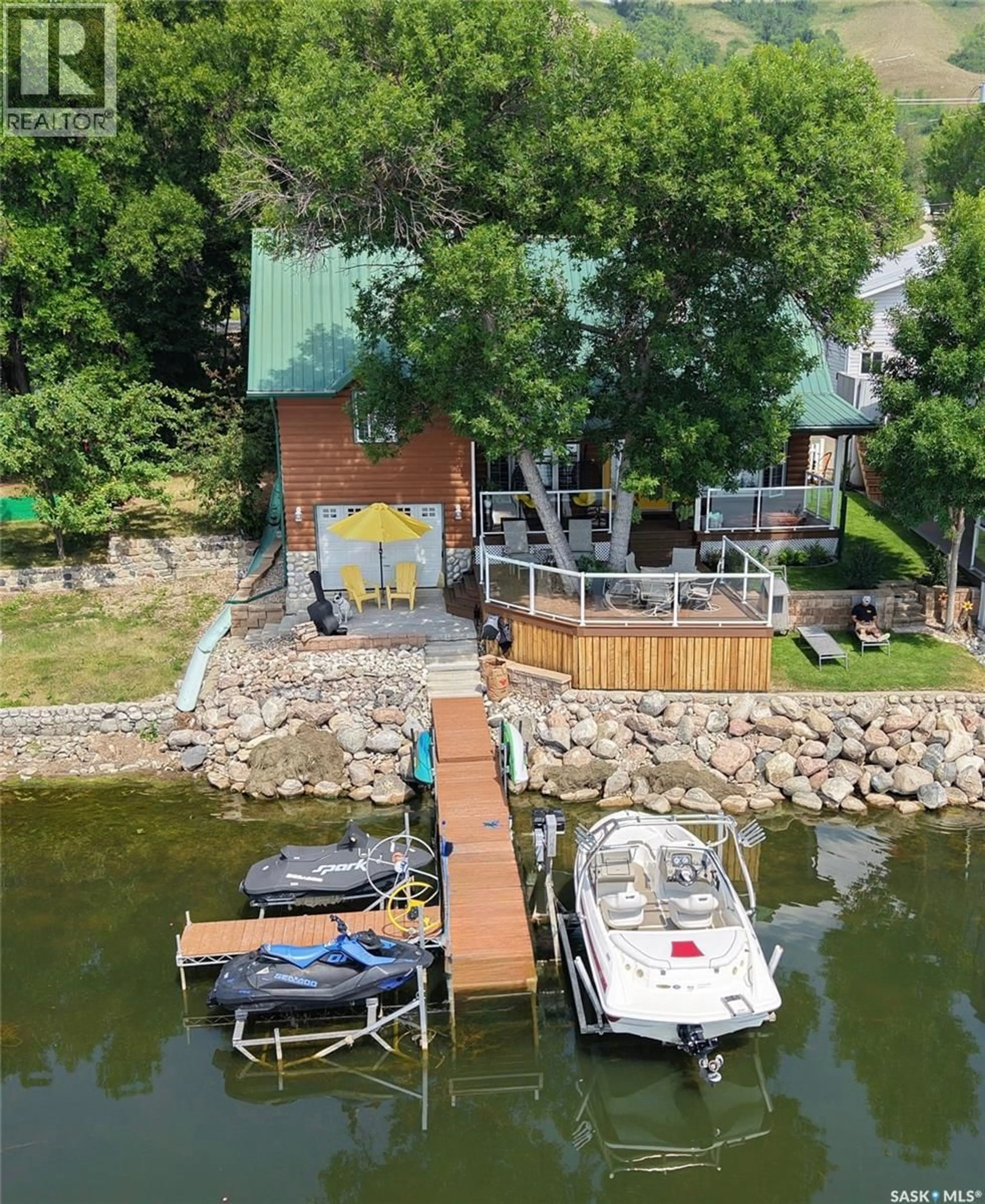 A pic from outside/outdoor area/front of a property/back of a property/a pic from drone, water/lake/river/ocean view for 18 LAKEVIEW LANE, Melville Beach Saskatchewan S0A1E0