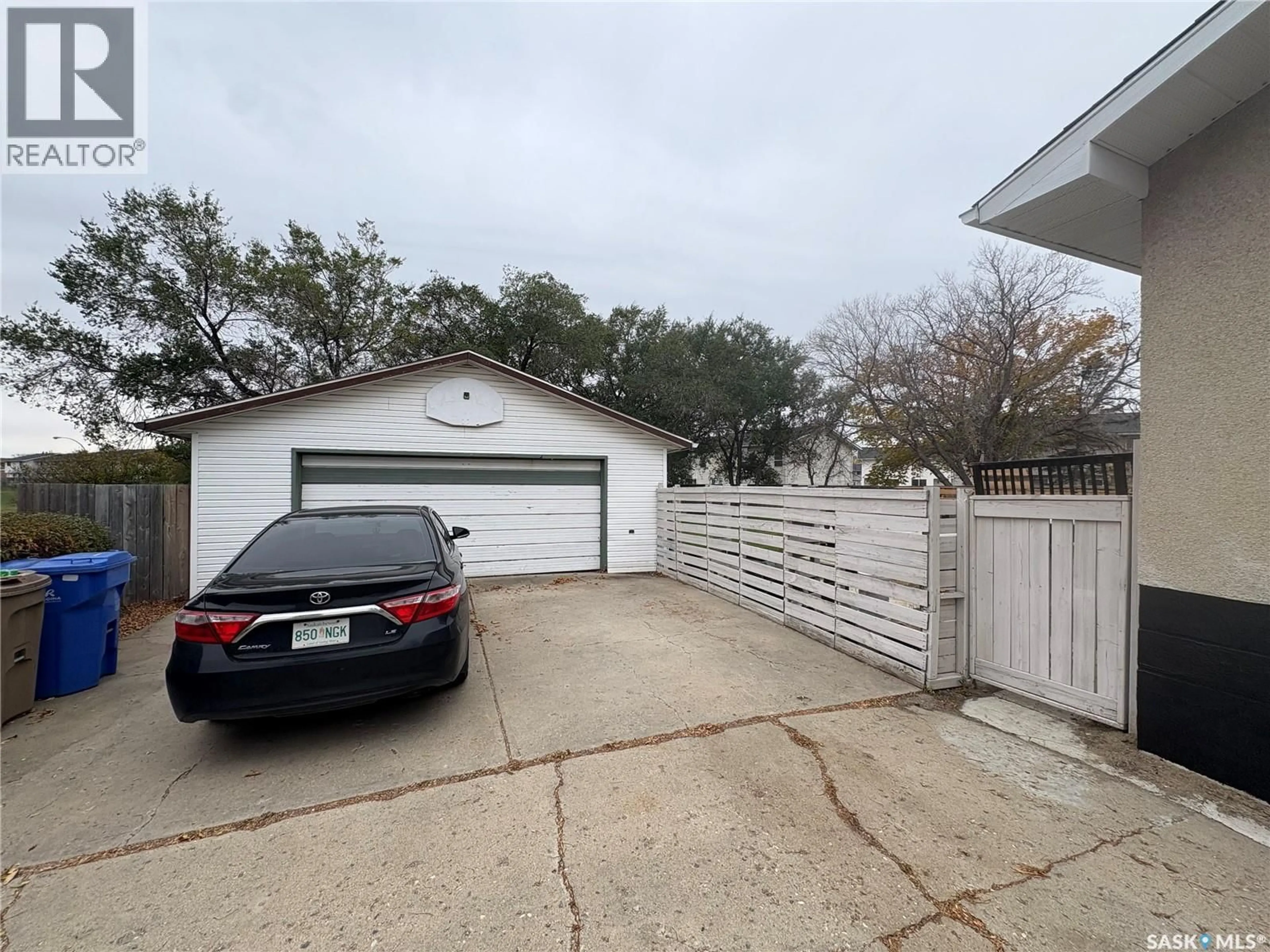 A pic from outside/outdoor area/front of a property/back of a property/a pic from drone, street for 26 BEDFORD CRESCENT, Regina Saskatchewan S4N1M8