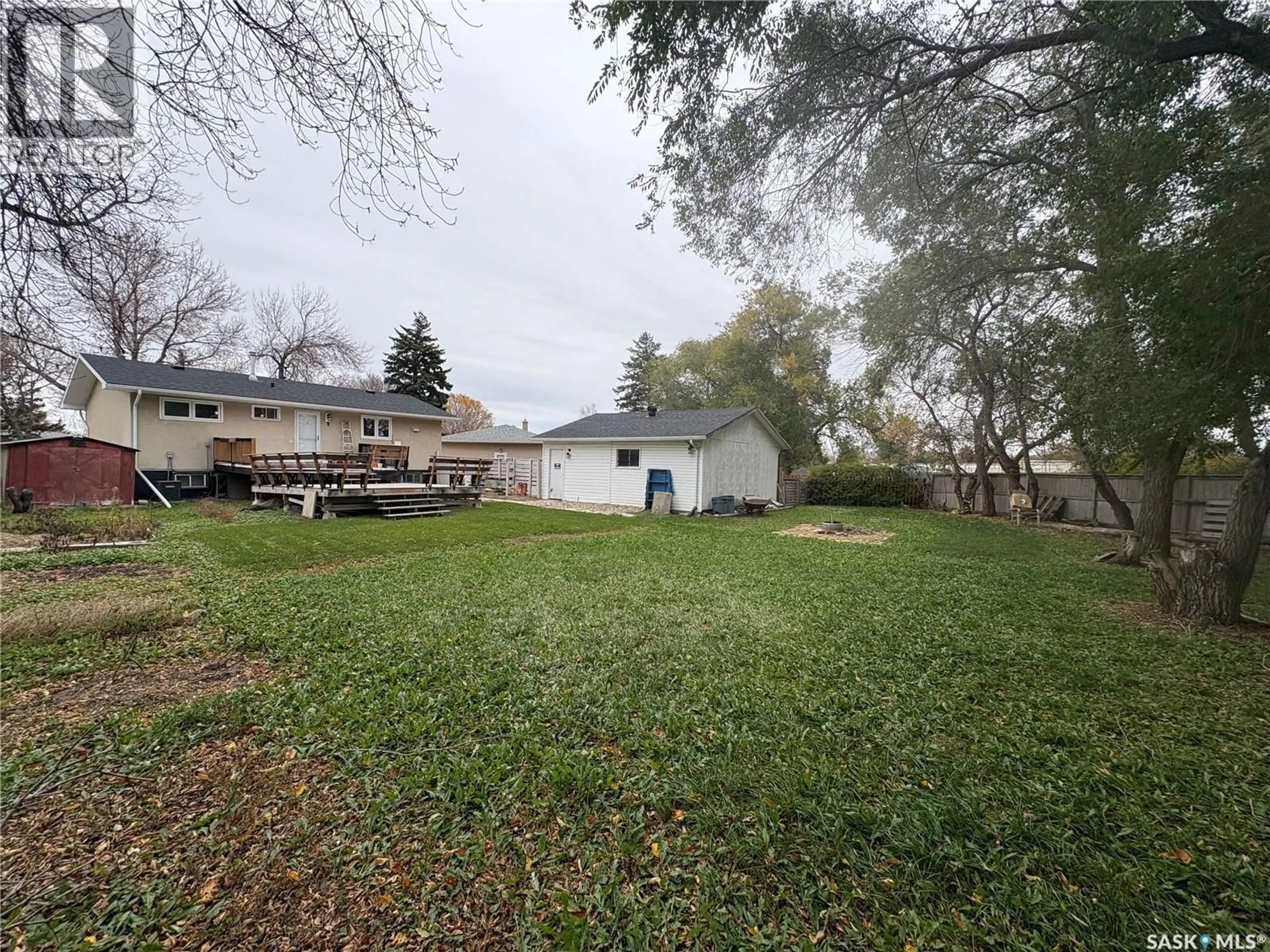 A pic from outside/outdoor area/front of a property/back of a property/a pic from drone, unknown for 26 BEDFORD CRESCENT, Regina Saskatchewan S4N1M8