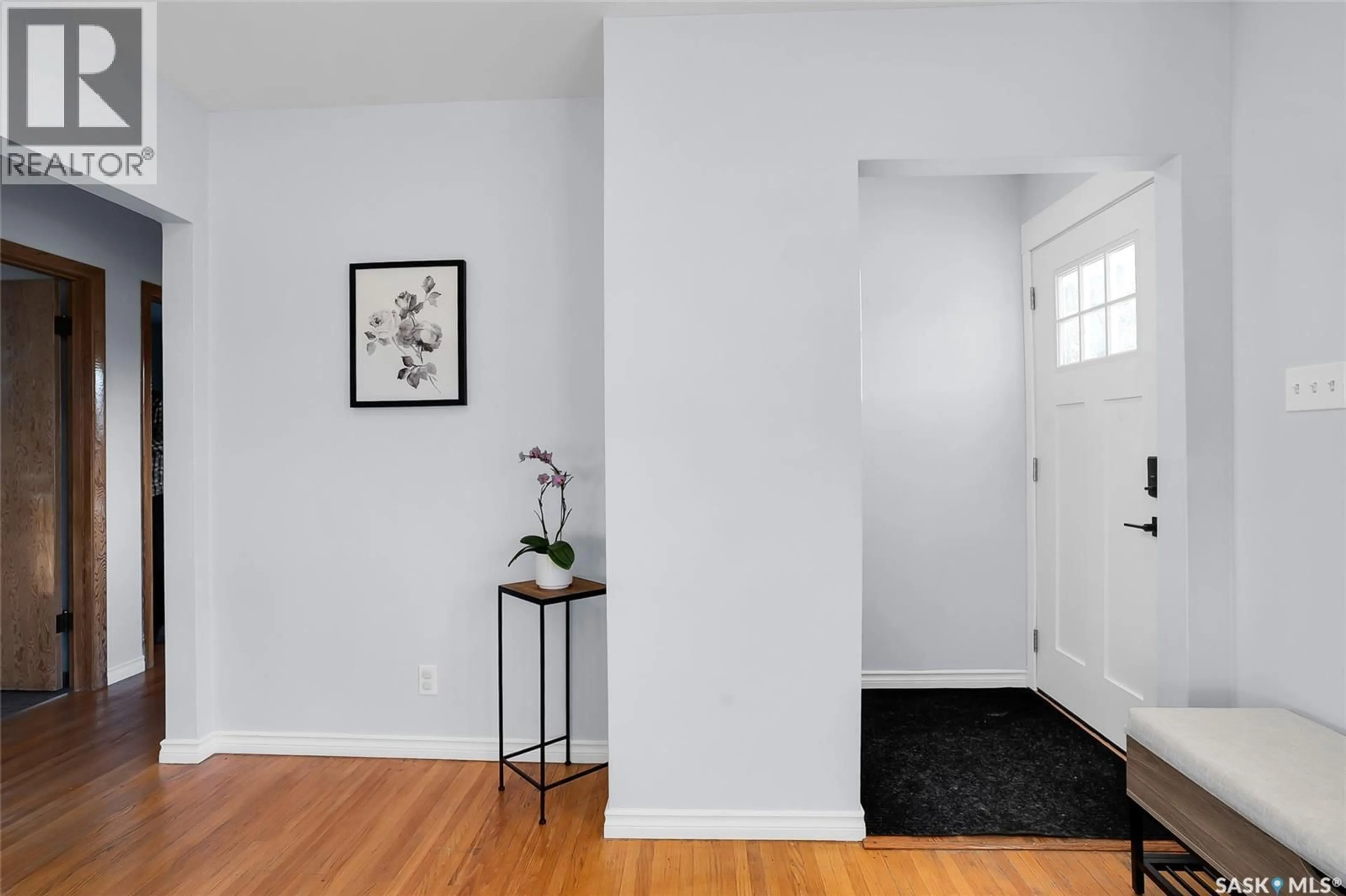 Indoor entryway for 2221 HAULTAIN AVENUE, Saskatoon Saskatchewan S7J1P7