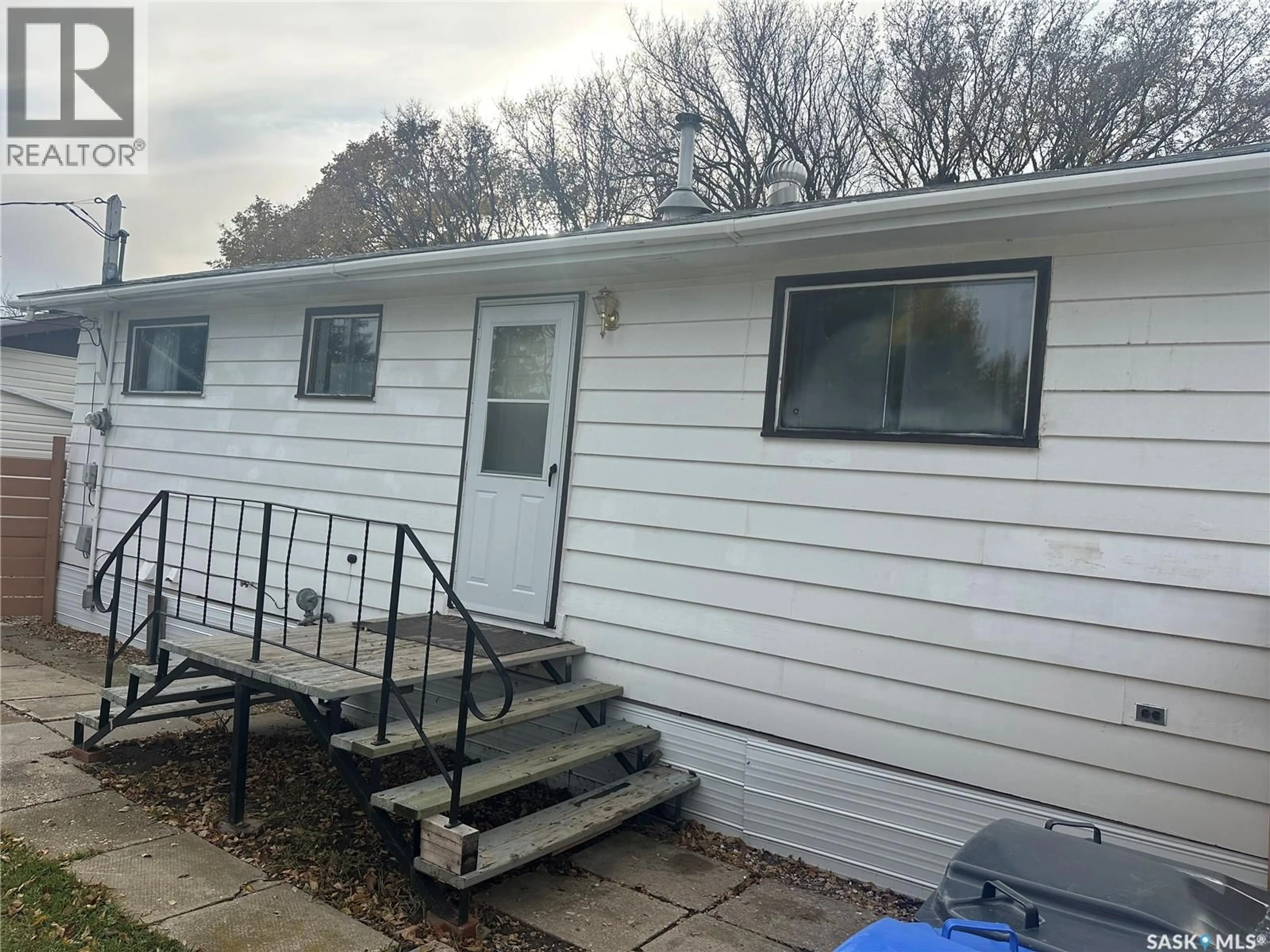 Home with vinyl exterior material, unknown for 220 AVENUE ROAD, Kamsack Saskatchewan S0A1S0