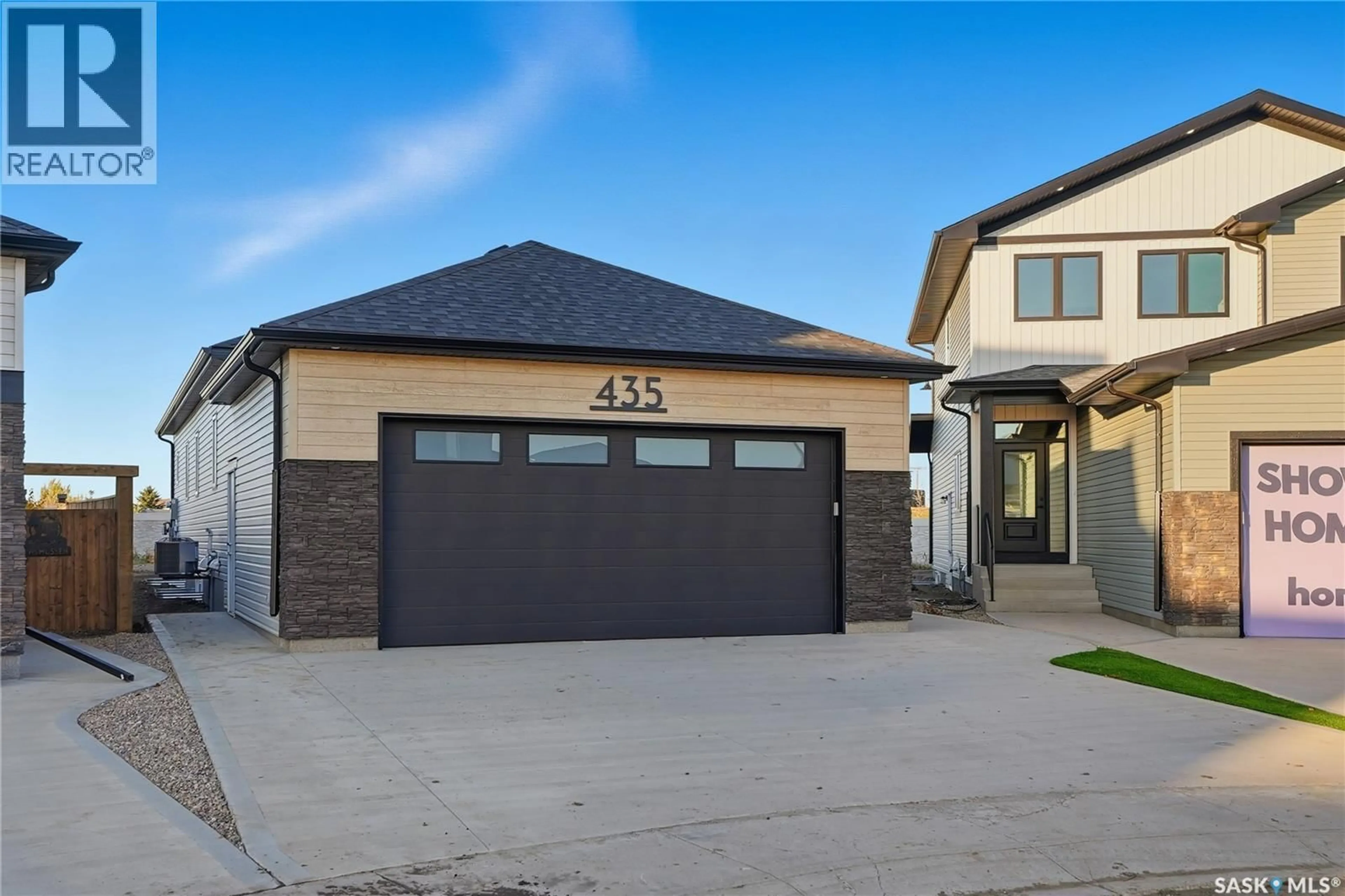Indoor garage for 435 DORAN CRESCENT, Saskatoon Saskatchewan S7V1W2