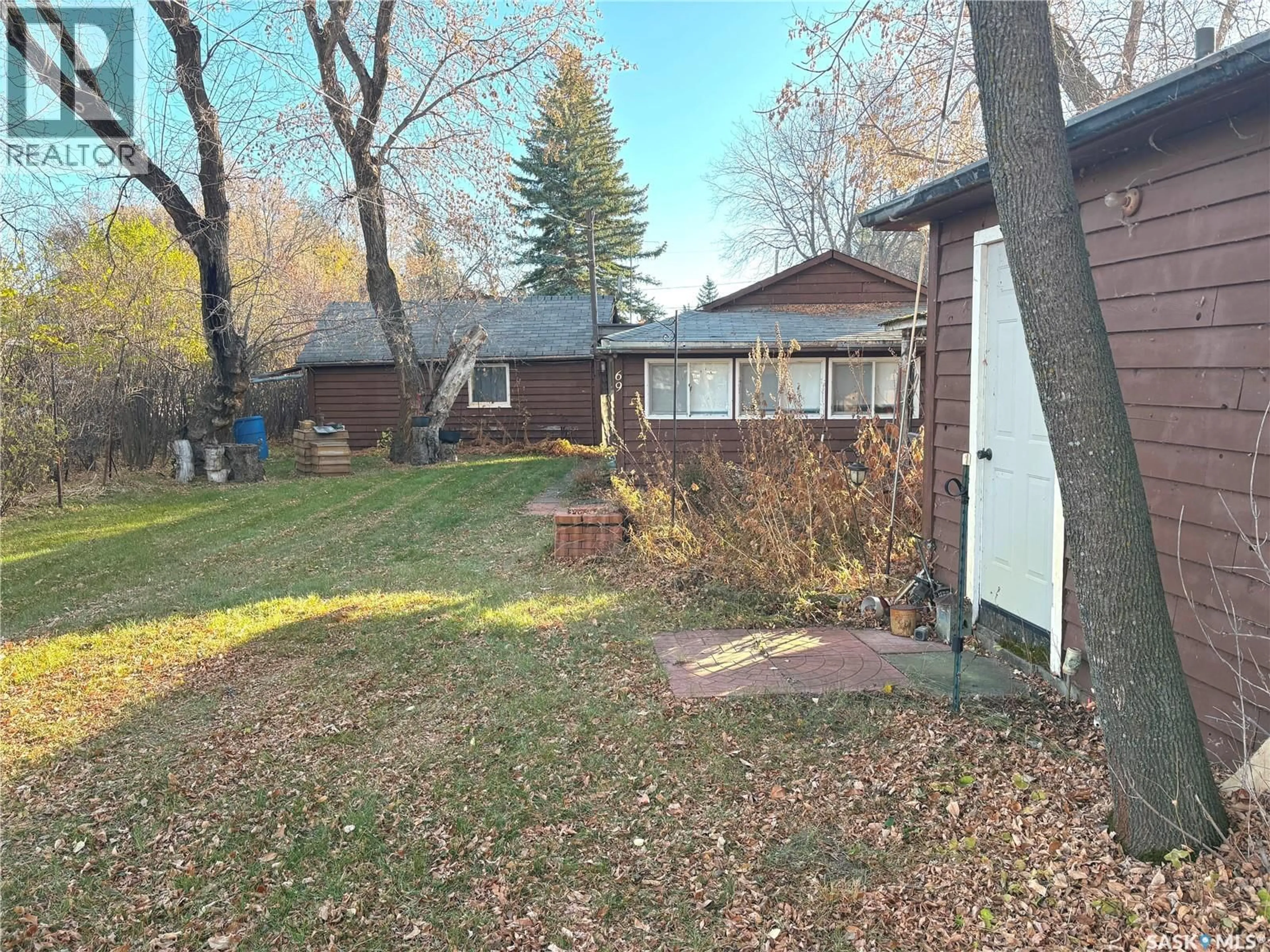 A pic from outside/outdoor area/front of a property/back of a property/a pic from drone, unknown for 69 ELM STREET, Katepwa Beach Saskatchewan S0G2Y0
