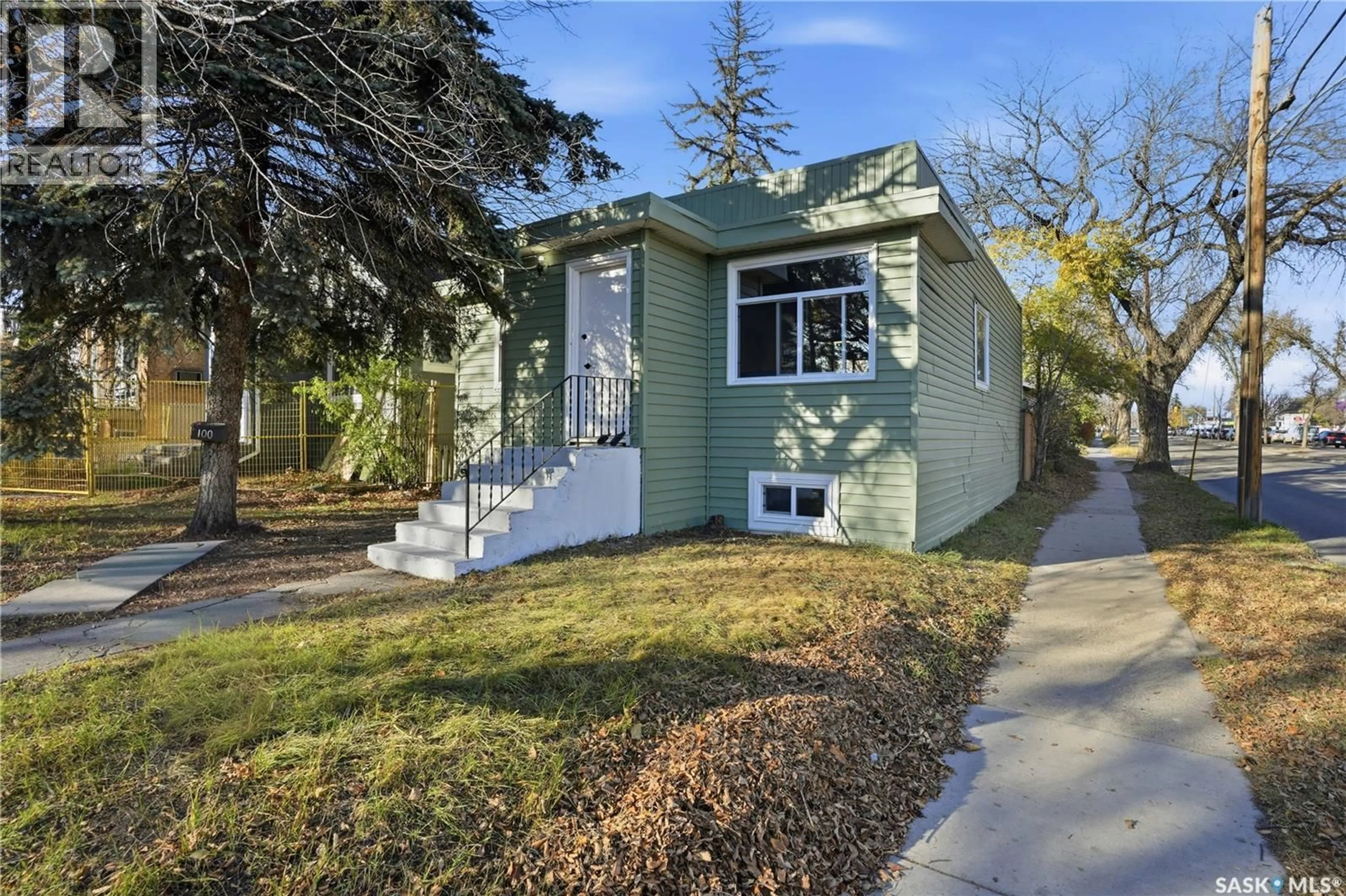 Home with vinyl exterior material, street for 100 32ND STREET, Saskatoon Saskatchewan S7L0S1