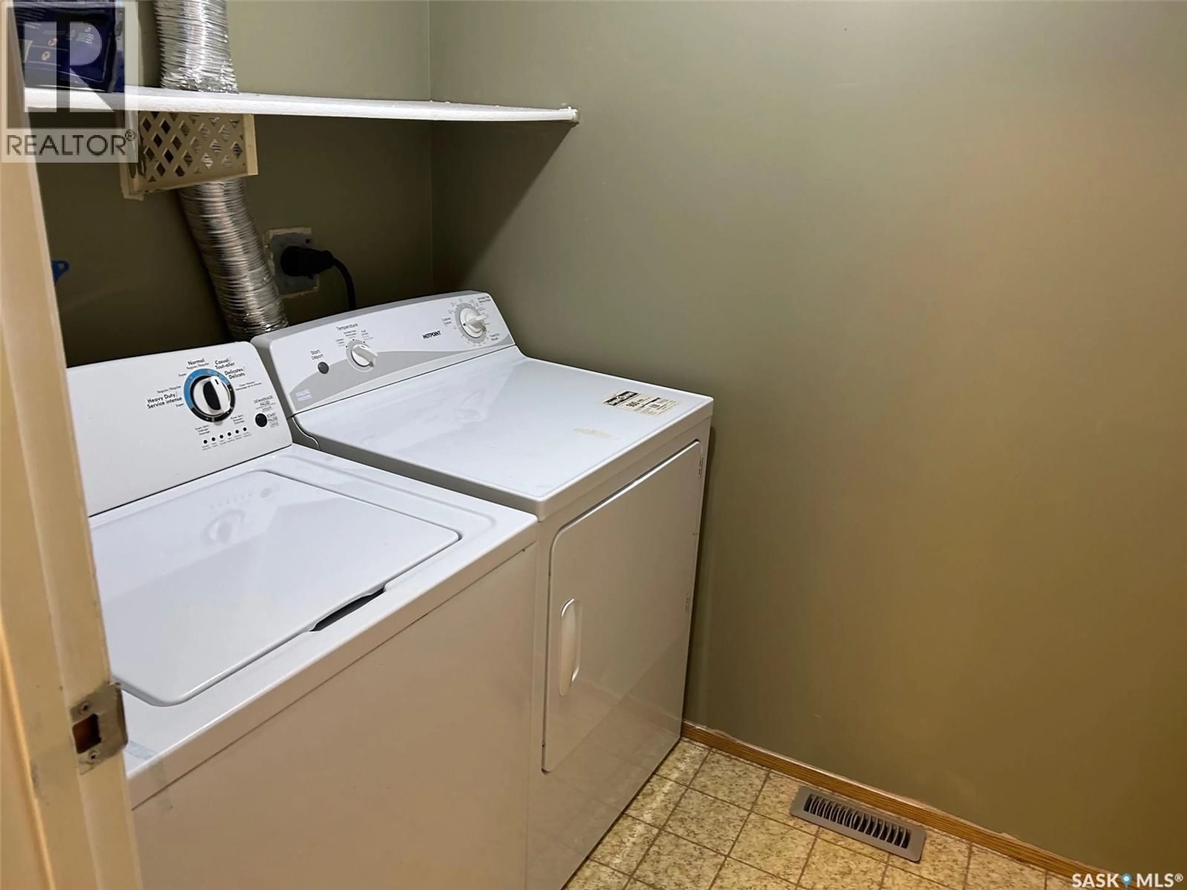 Laundry room for 6517 ROCHDALE BOULEVARD, Regina Saskatchewan S4X2Z1