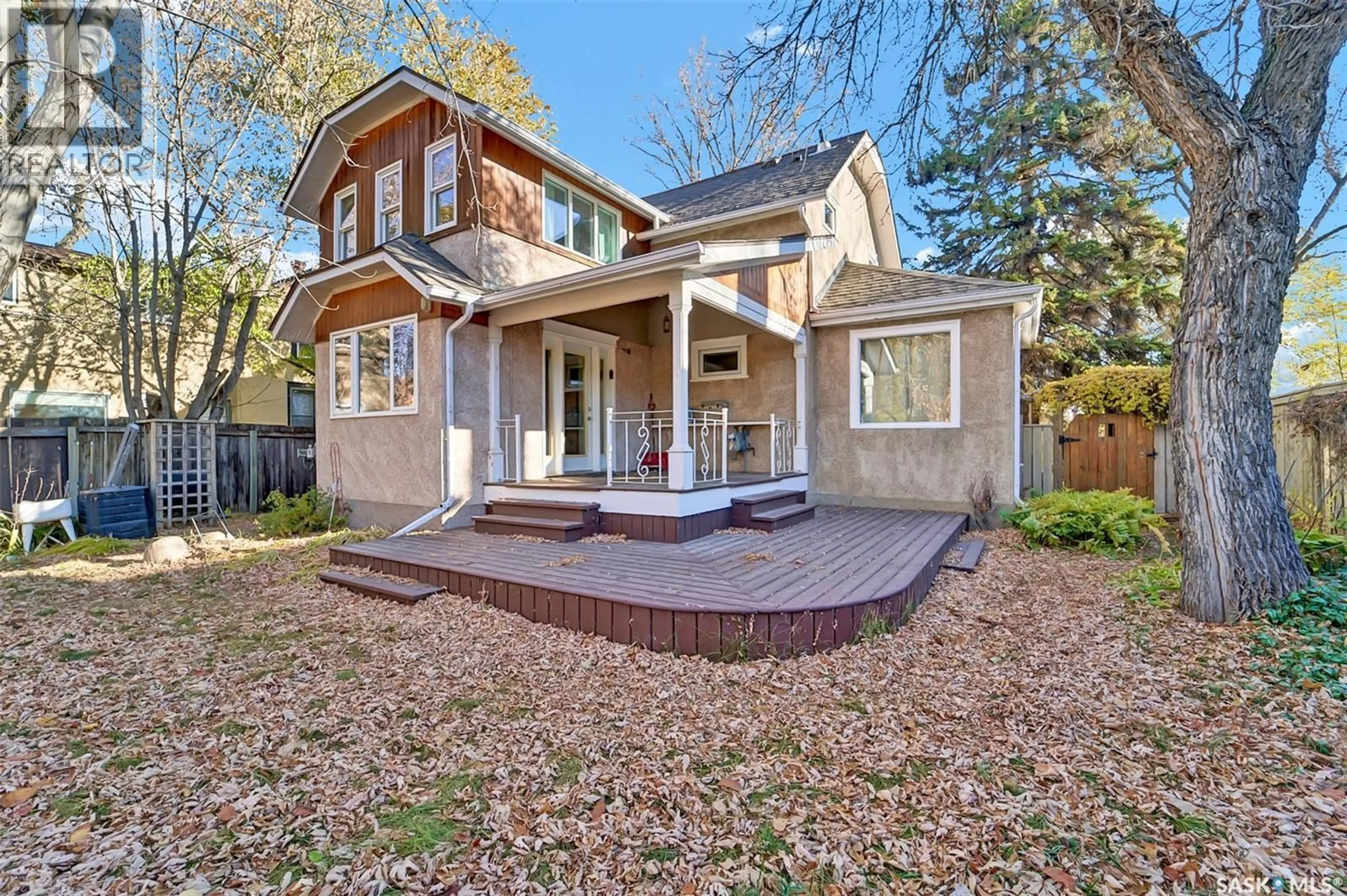 Home with brick exterior material, street for 927 10TH AVENUE, Saskatoon Saskatchewan S7K3A3
