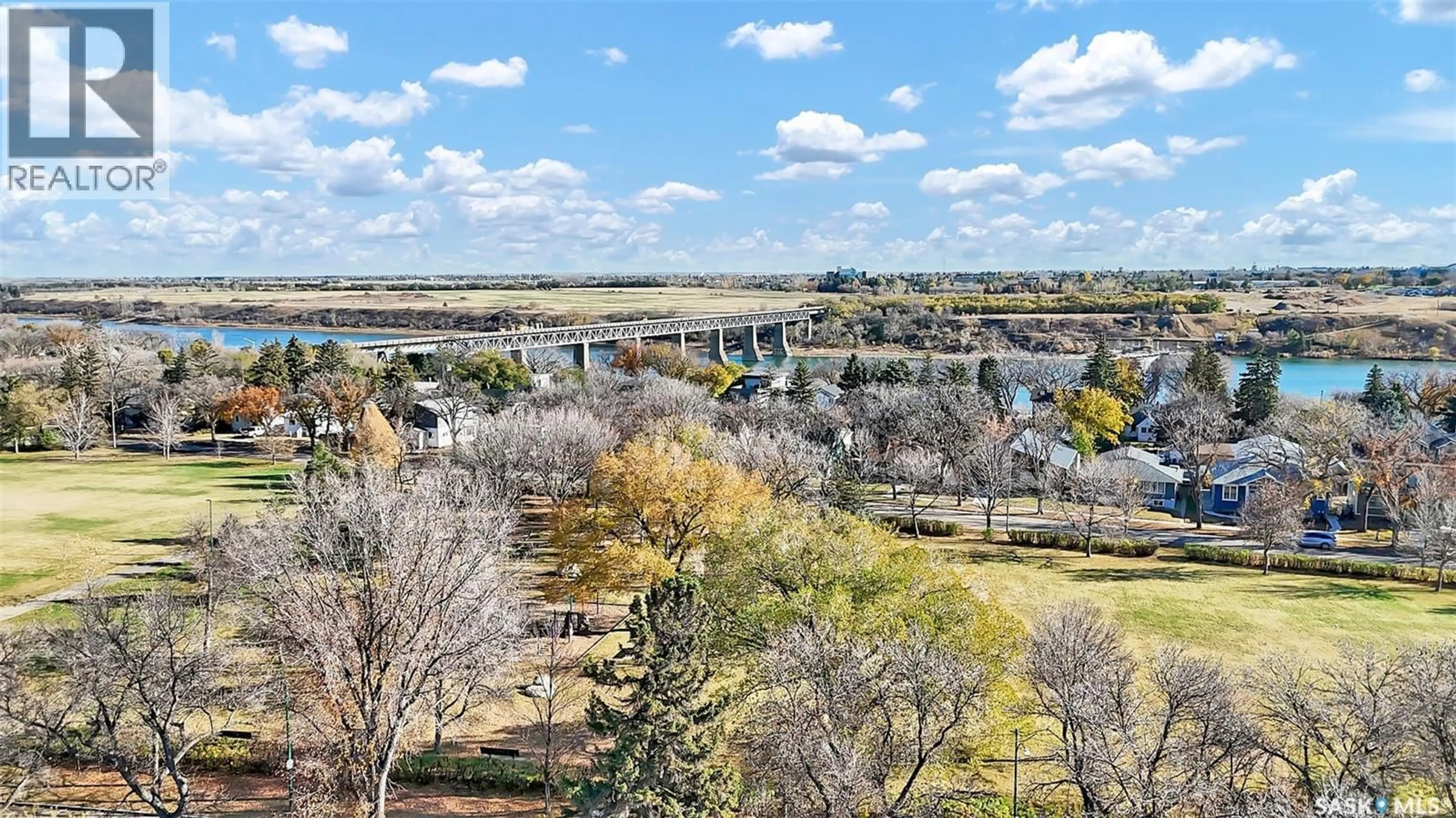 A pic from outside/outdoor area/front of a property/back of a property/a pic from drone, water/lake/river/ocean view for 927 10TH AVENUE, Saskatoon Saskatchewan S7K3A3
