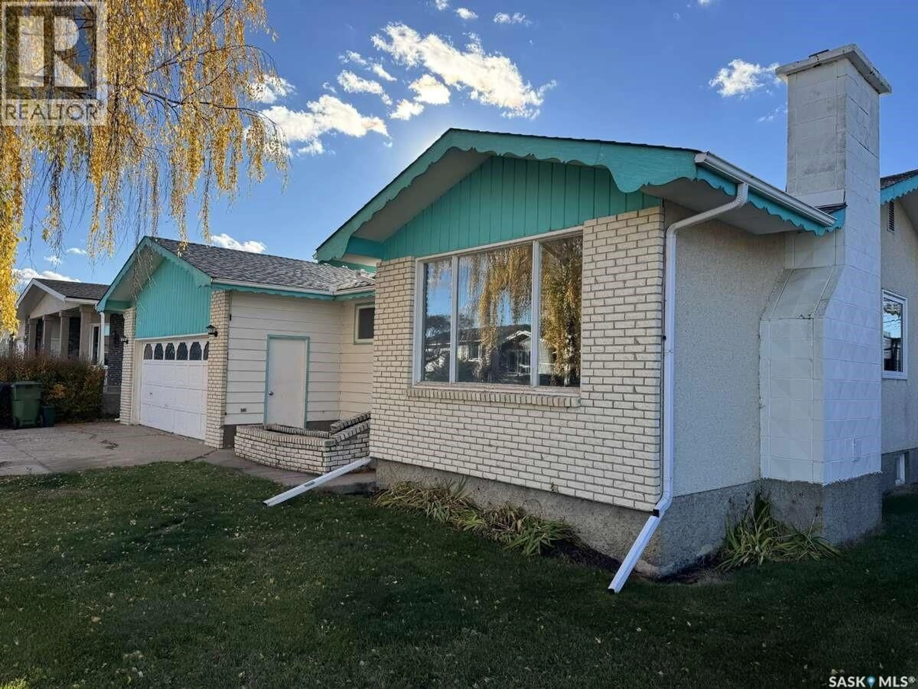 Home with vinyl exterior material, street for 58 STEWART CRESCENT, Yorkton Saskatchewan S3N3J5