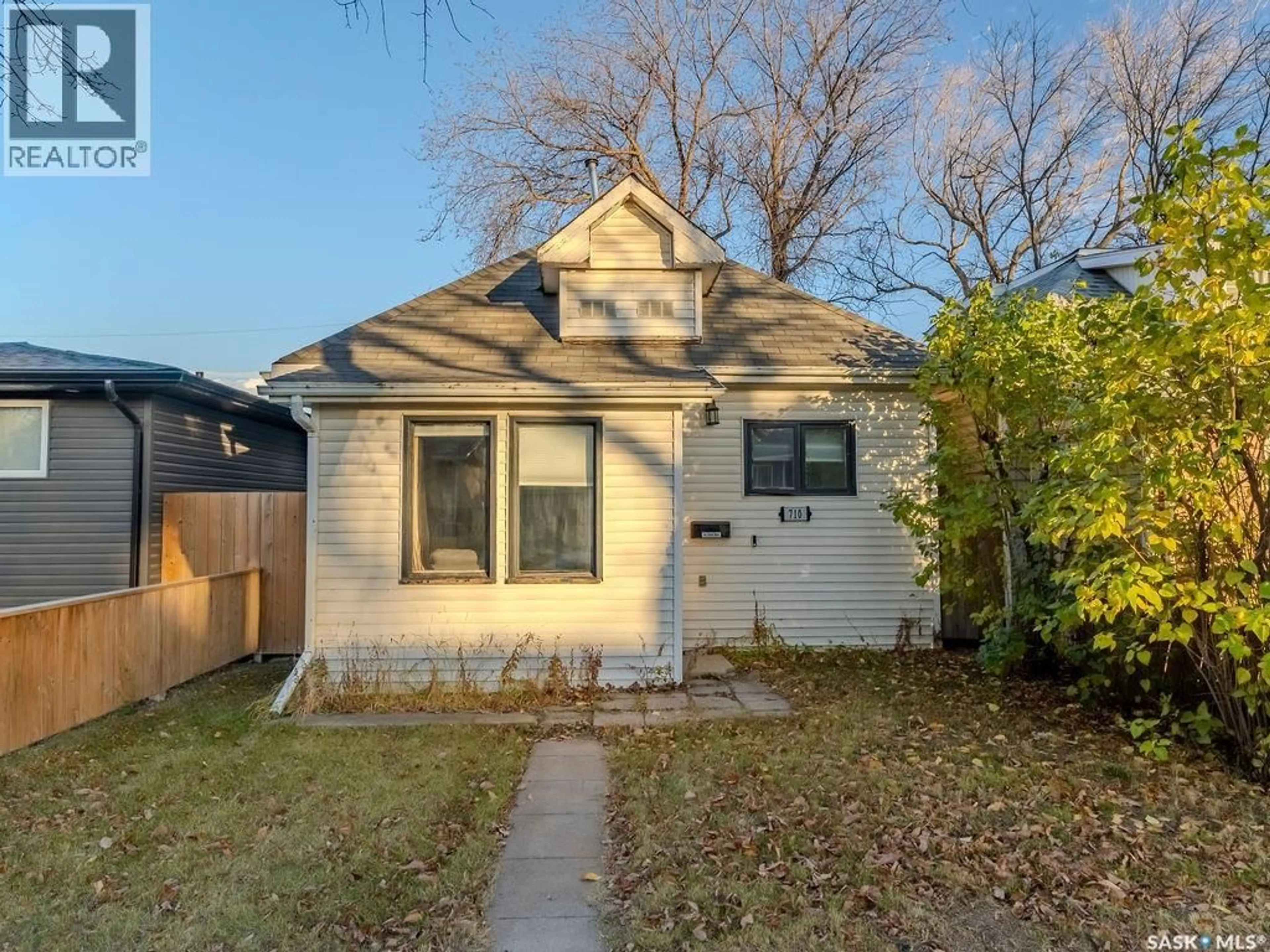 Home with vinyl exterior material, street for 710 I AVENUE, Saskatoon Saskatchewan S7M1Y2
