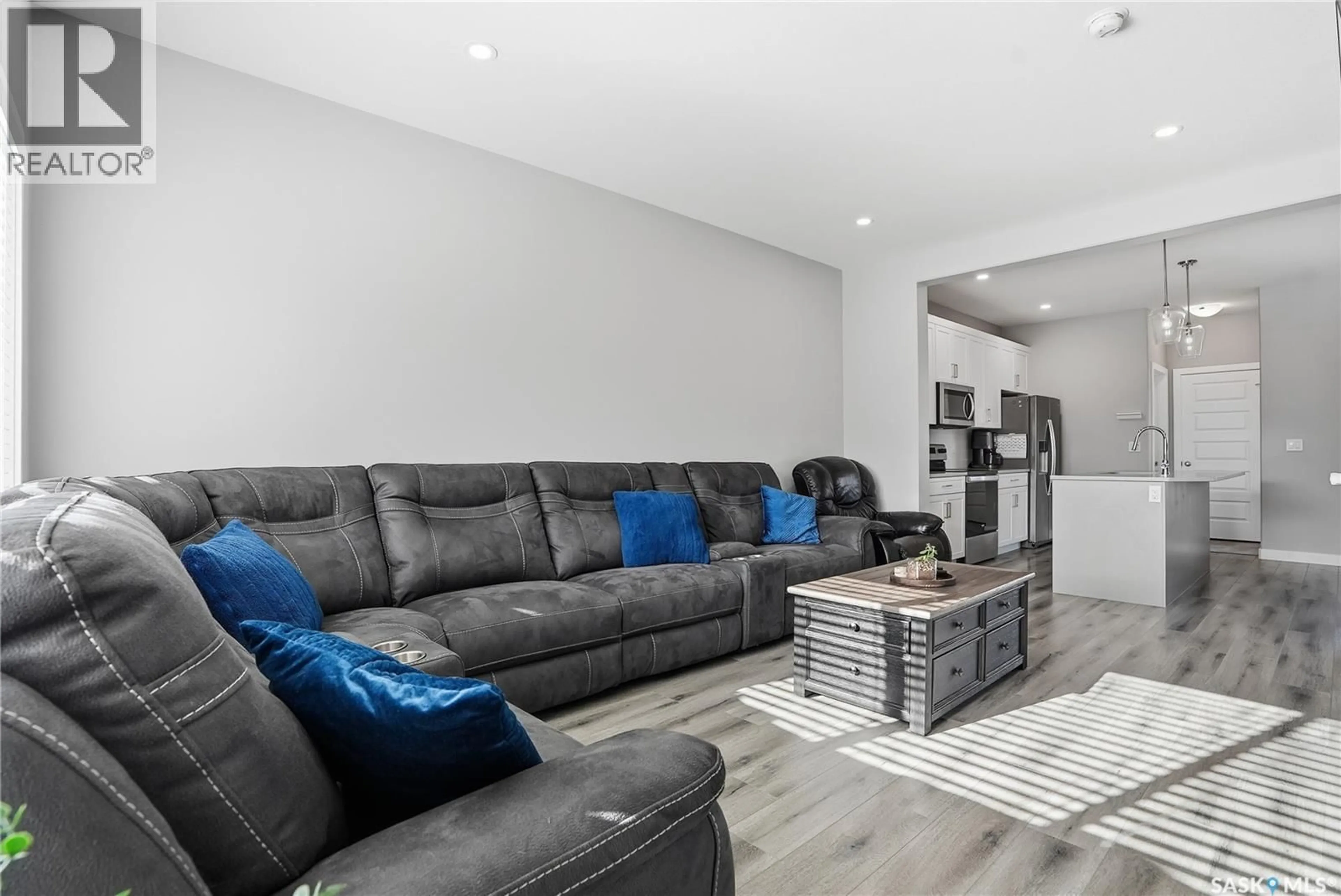 Living room with furniture, unknown for 677 FEHEREGYHAZI BOULEVARD, Saskatoon Saskatchewan S7W0Z4