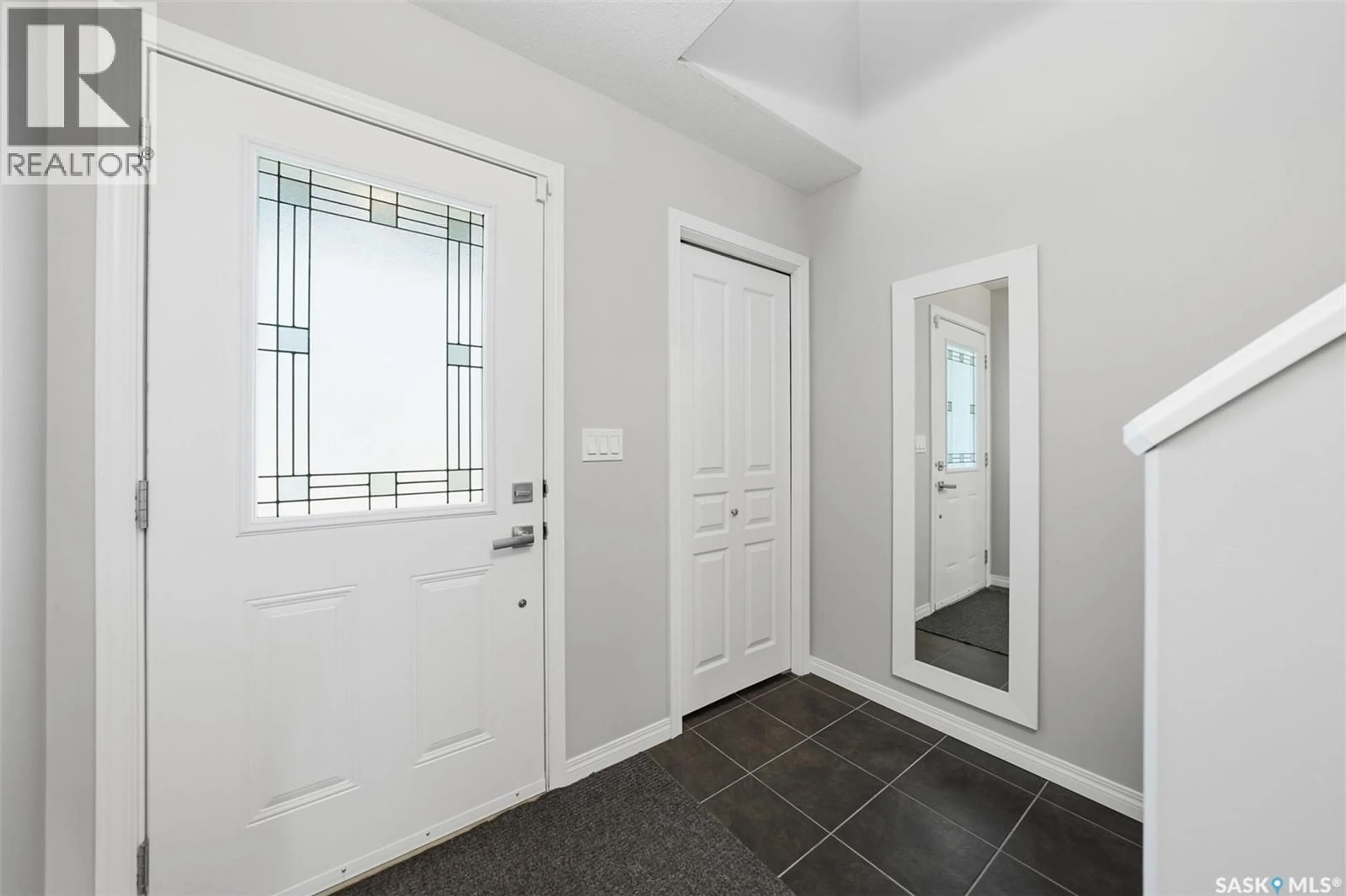 Indoor entryway for 1 365 DAWSON CRESCENT, Saskatoon Saskatchewan S7R0L6