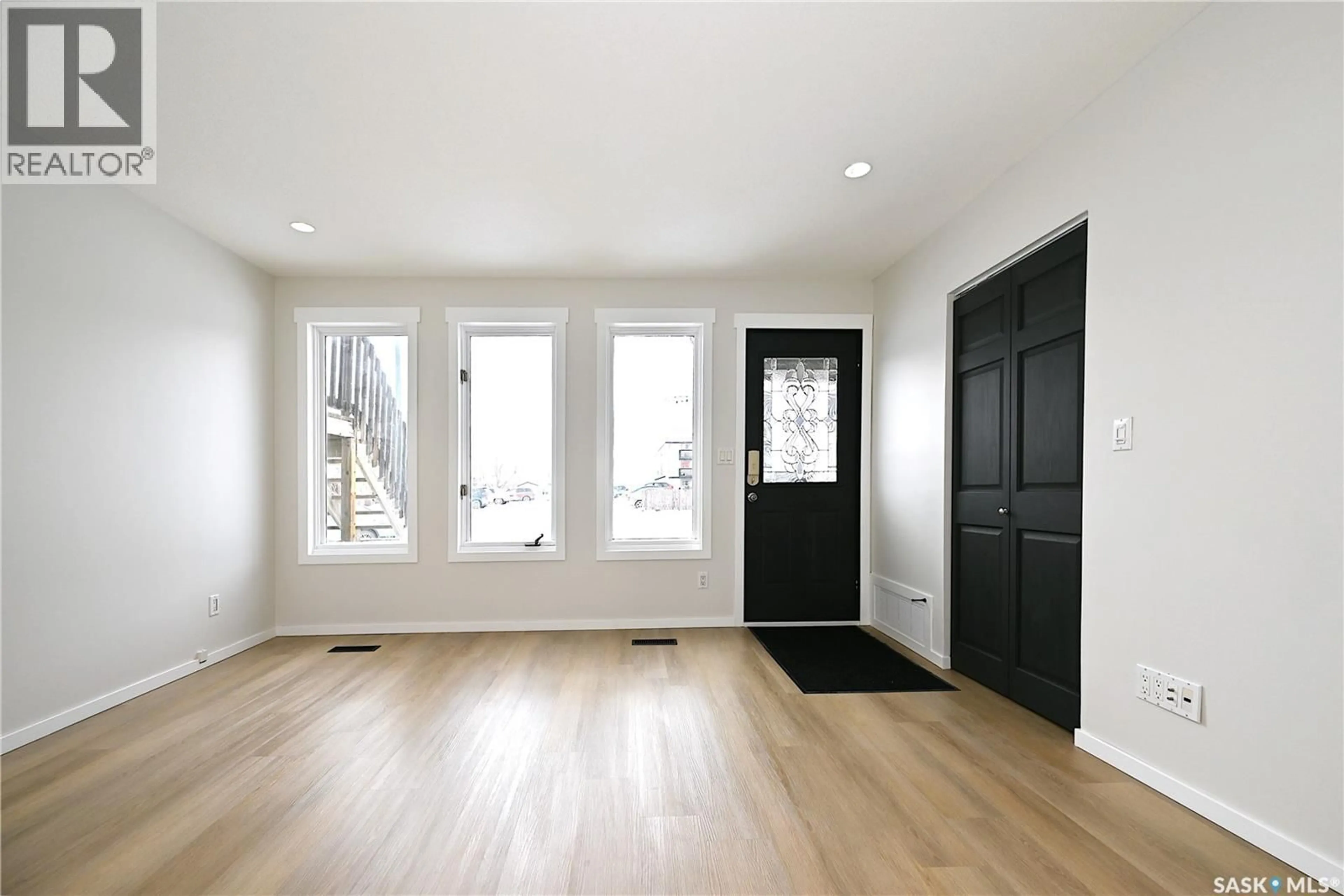 Indoor entryway for 108 - 517 ALBERT STREET, Estevan Saskatchewan S4A2E3