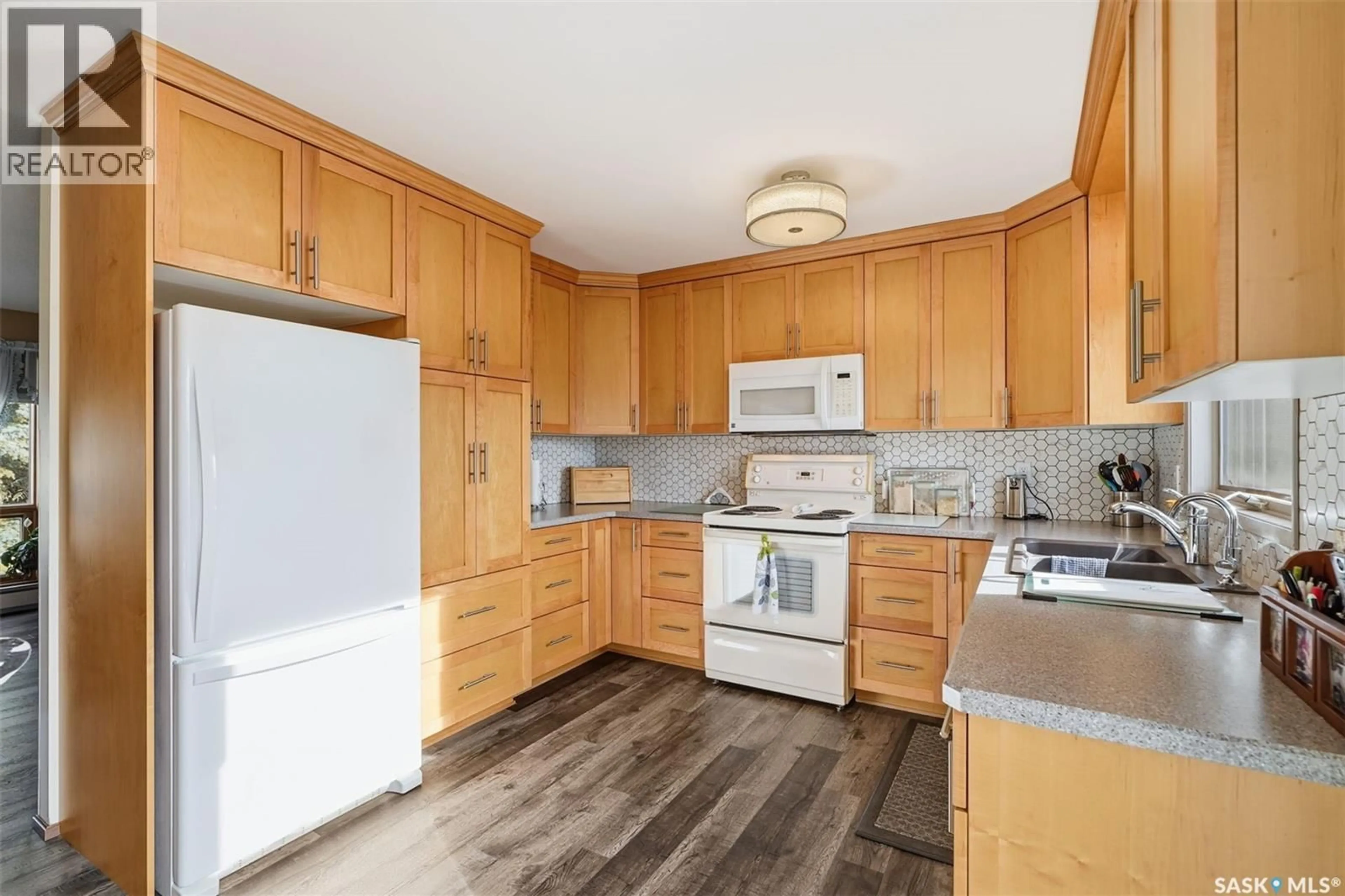 Standard kitchen, unknown for 8009 5TH STREET, Rosthern Saskatchewan S0K3R0