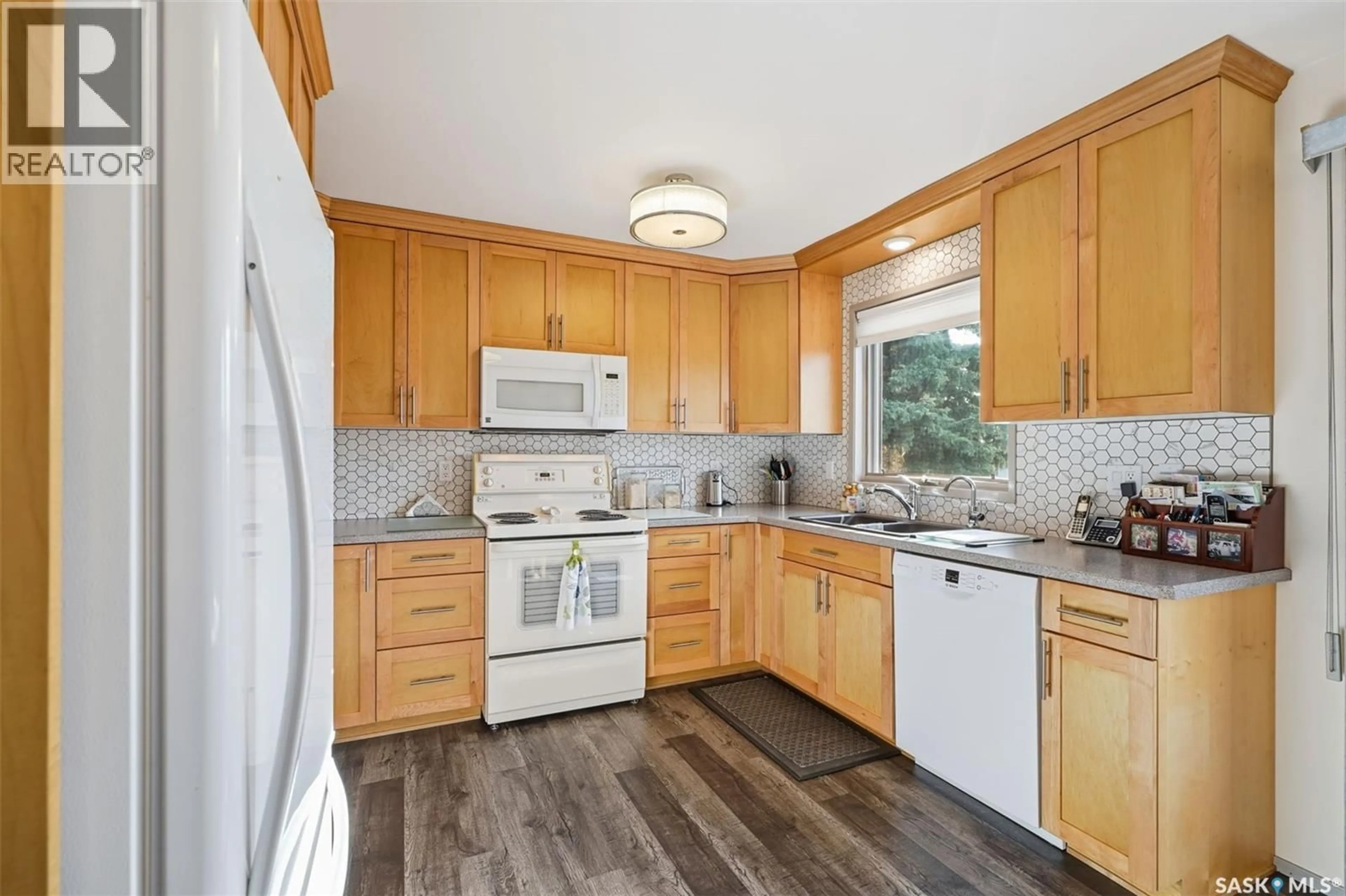 Standard kitchen, unknown for 8009 5TH STREET, Rosthern Saskatchewan S0K3R0