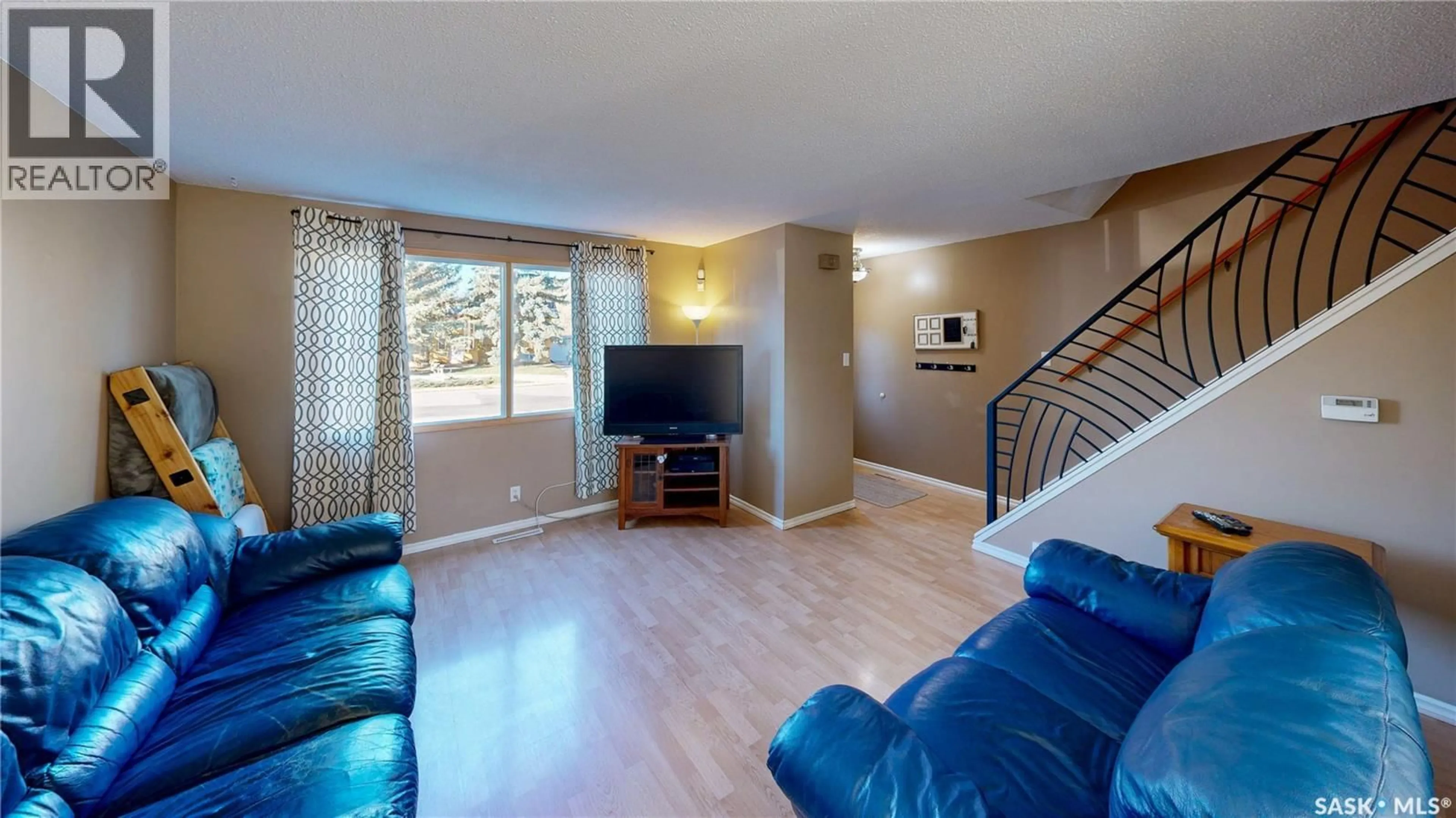 Living room with furniture, unknown for 213 DOROTHY STREET, Regina Saskatchewan S4T5V7