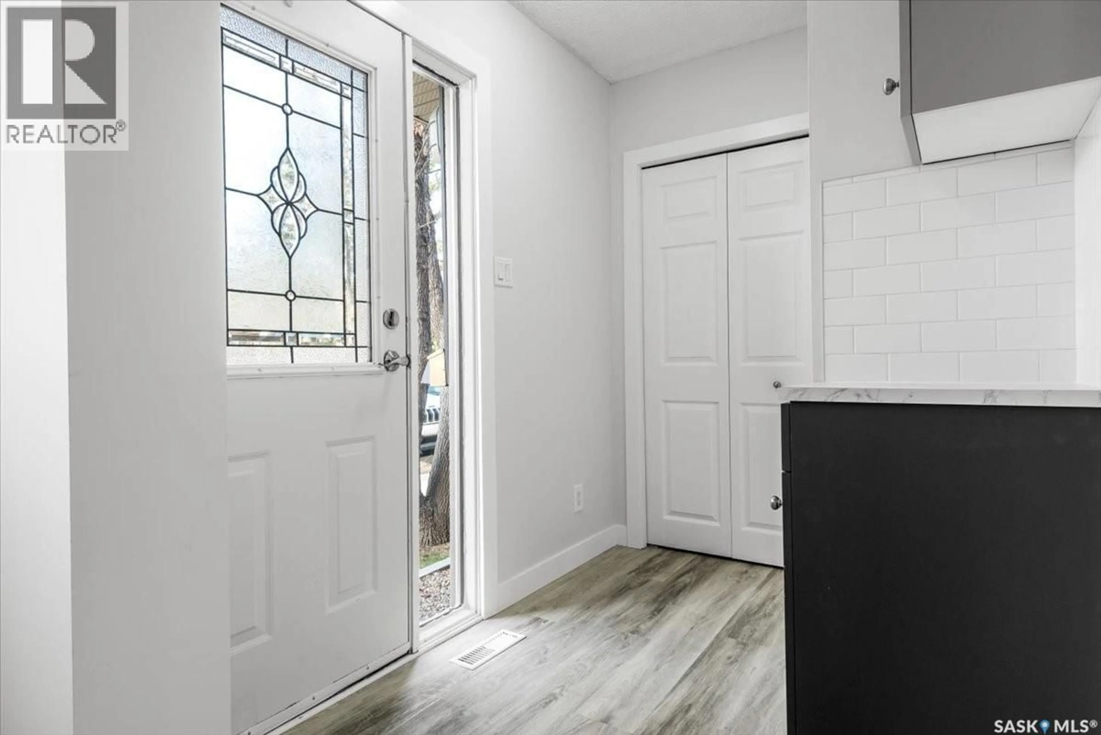 Indoor entryway for 3806 CASTLE ROAD, Regina Saskatchewan S4S6M7