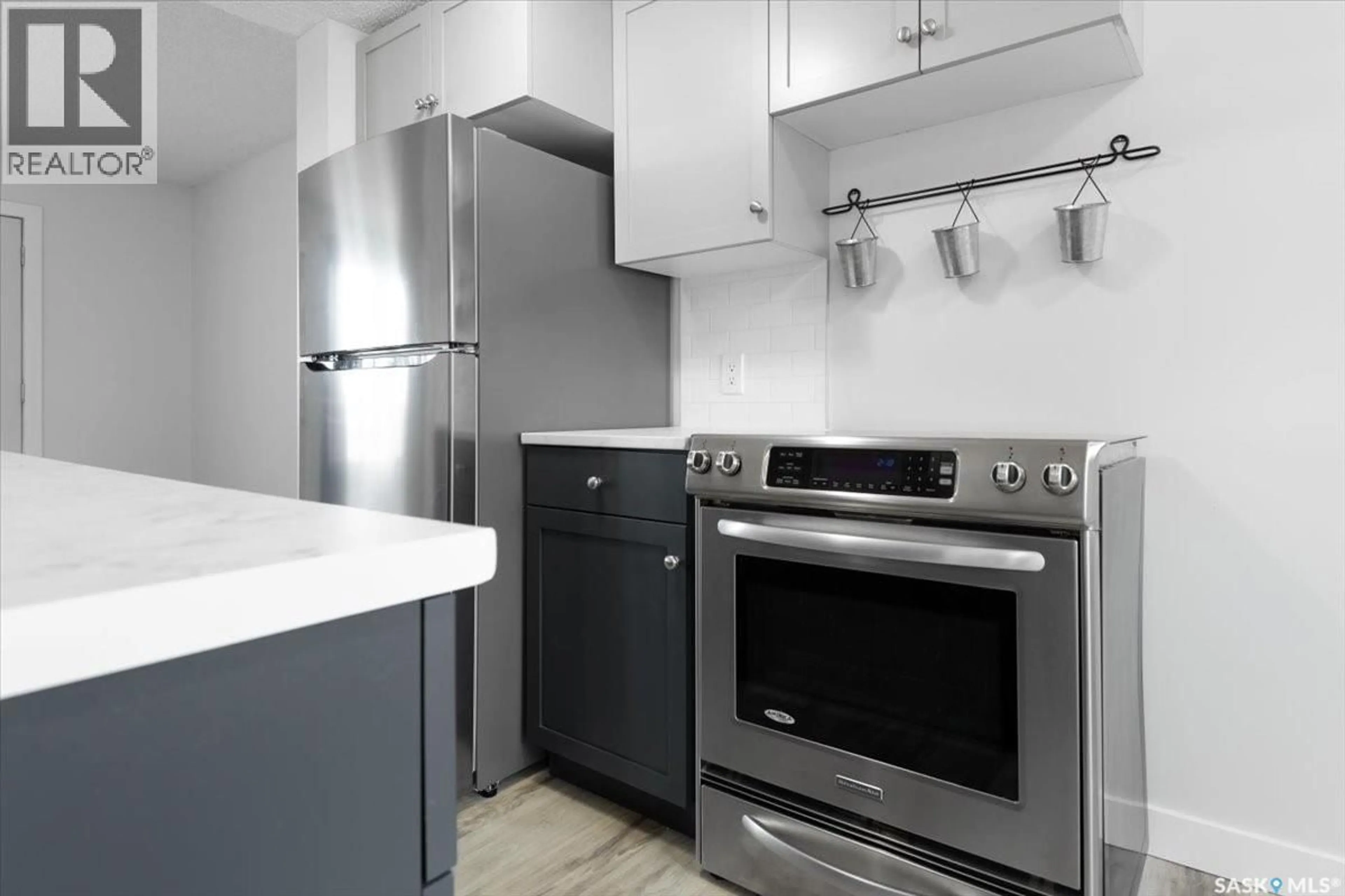 Standard kitchen, unknown for 3806 CASTLE ROAD, Regina Saskatchewan S4S6M7