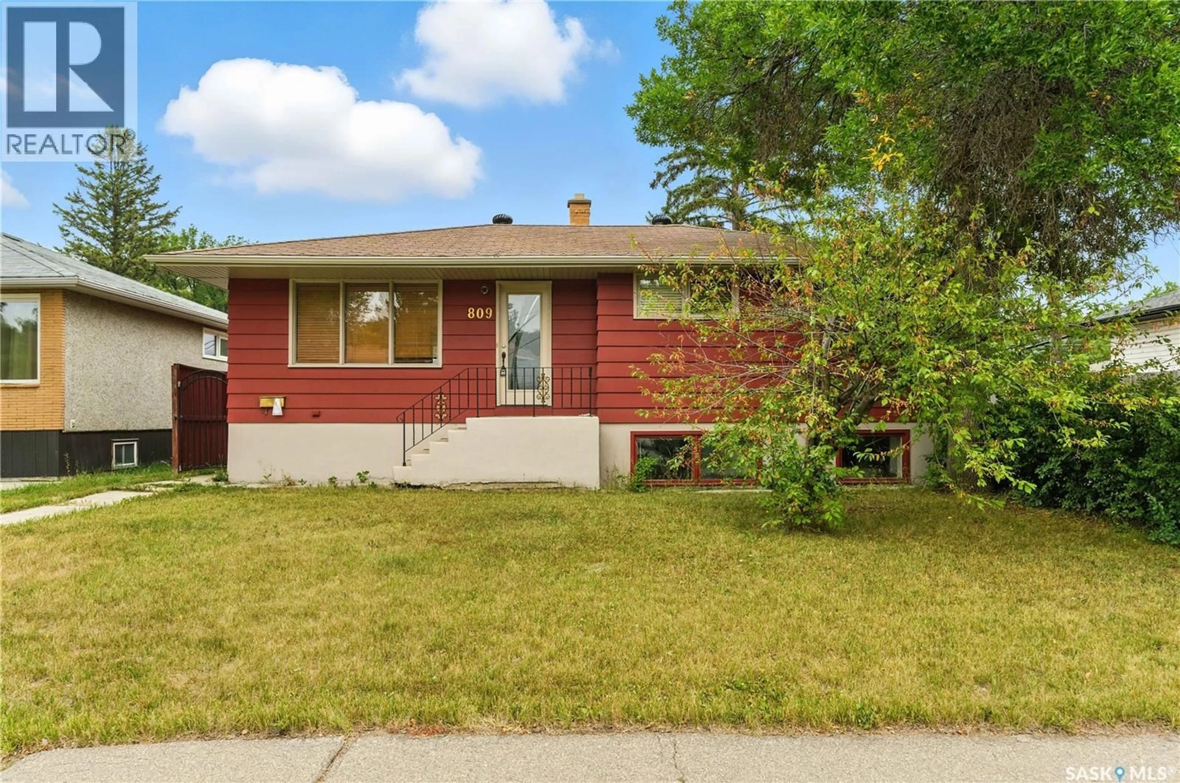Home with vinyl exterior material, street for 809 HORACE STREET, Regina Saskatchewan S4T5K9