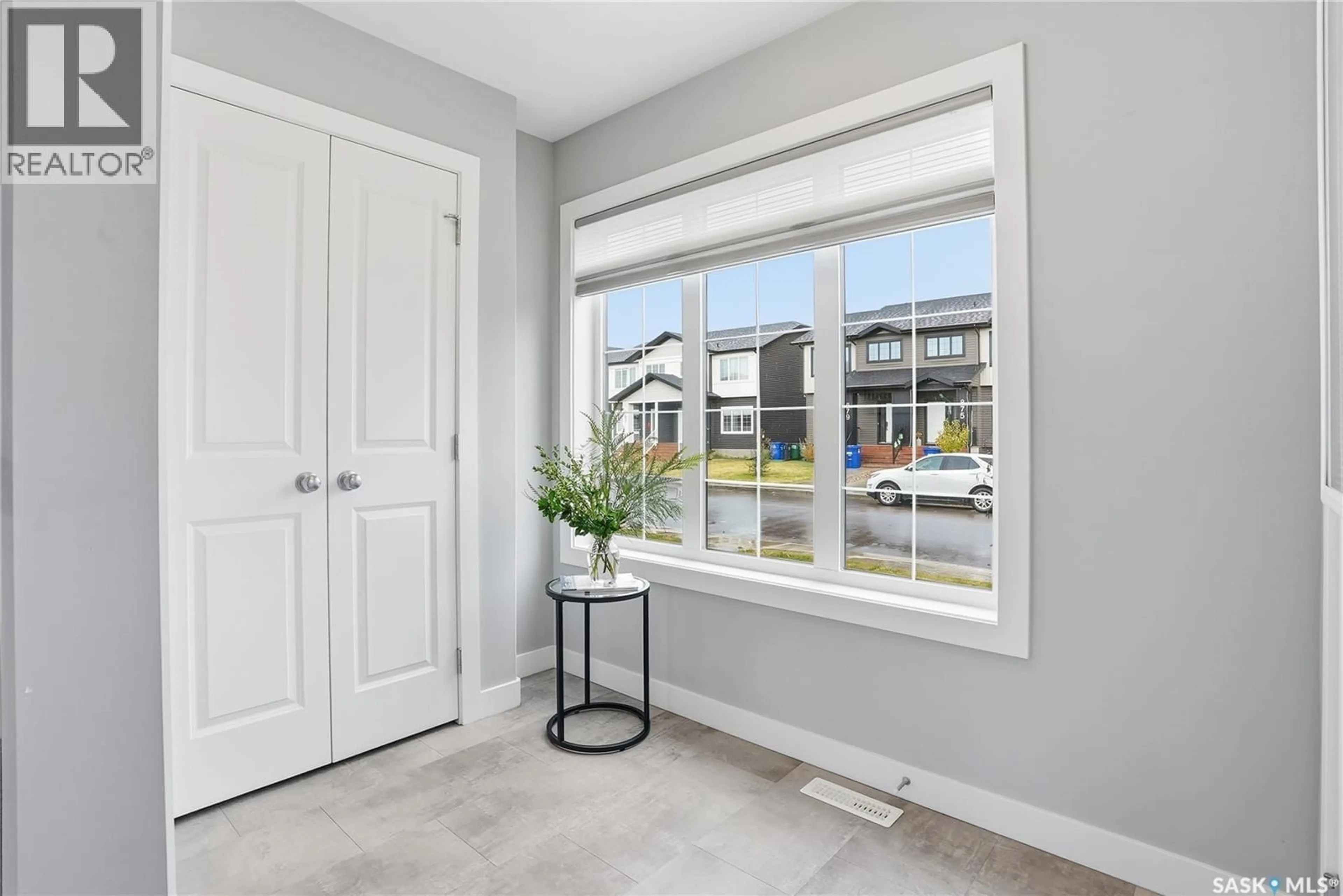 Indoor entryway for 870 MCFAULL RISE, Saskatoon Saskatchewan S7V0S8