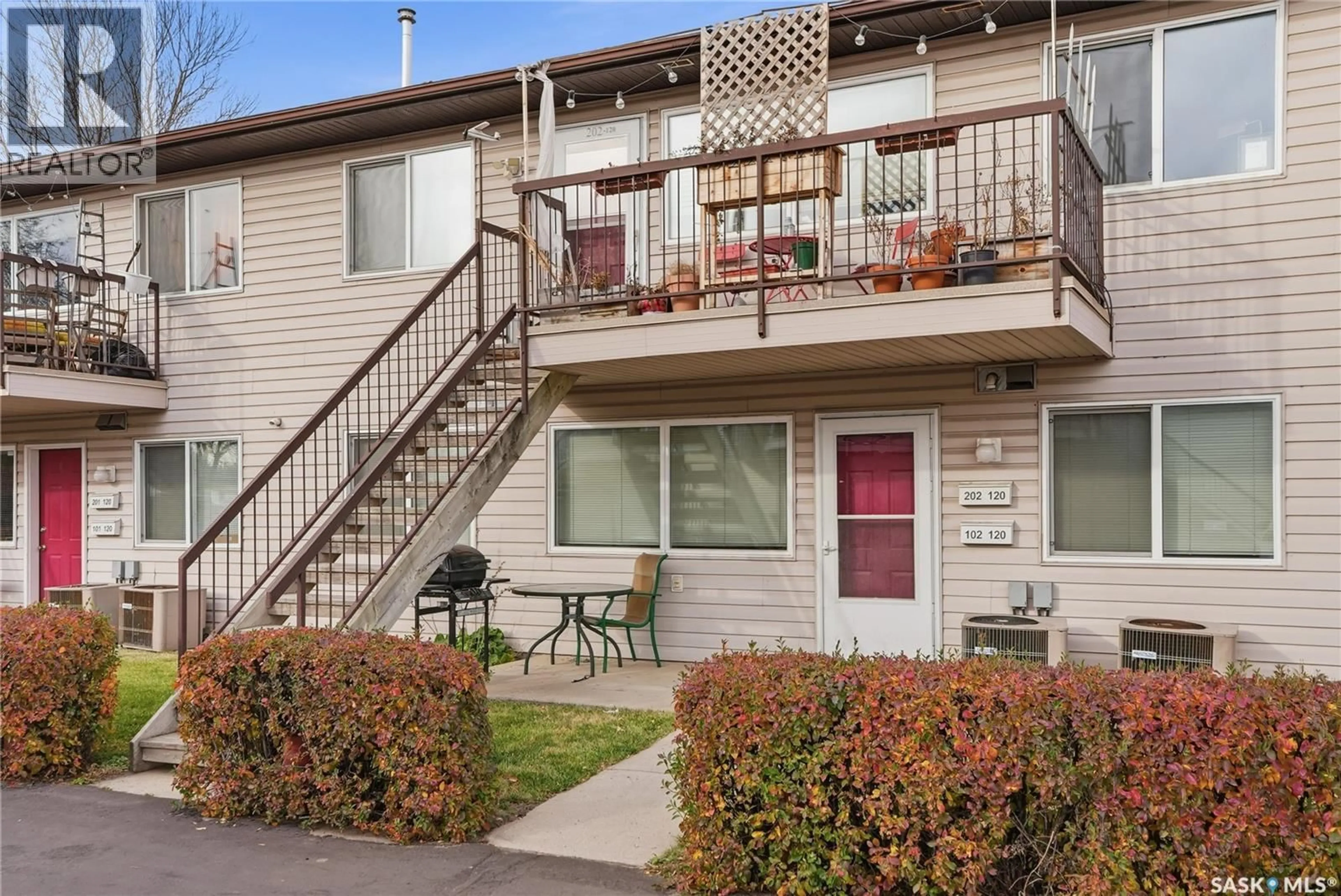 Patio, street for 102 - 120 C AVENUE N, Saskatoon Saskatchewan S7L7M3