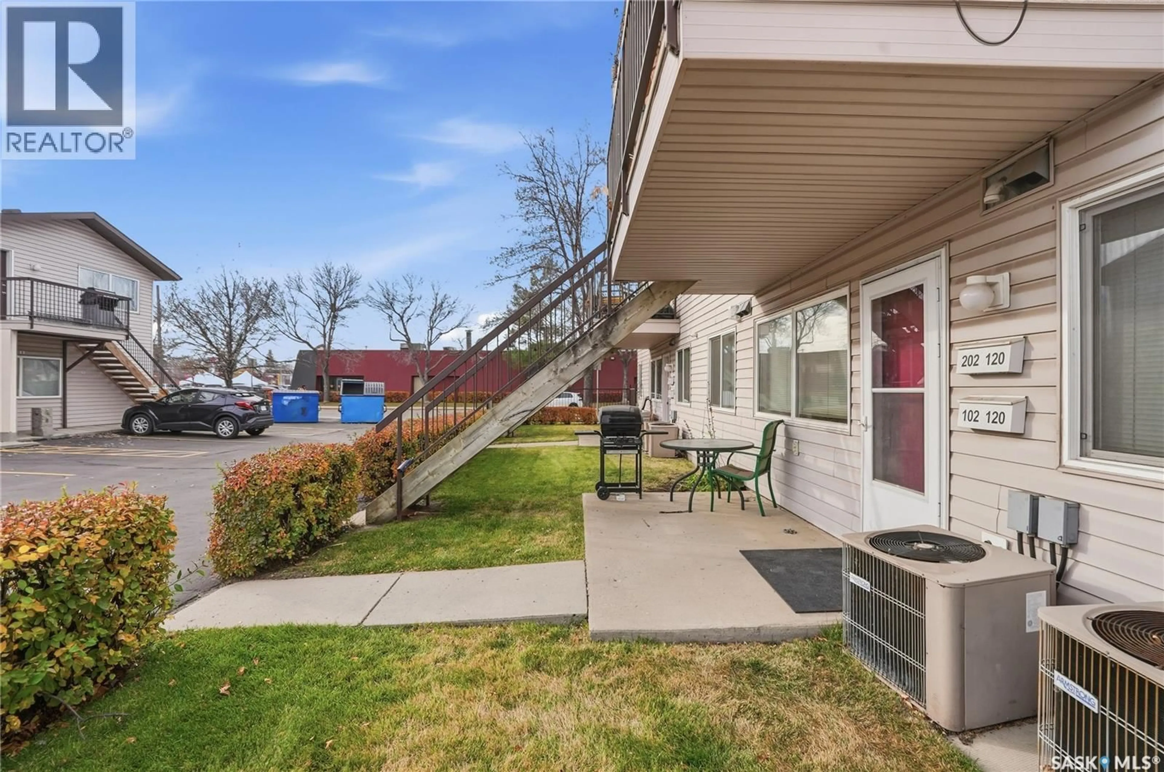 Patio, street for 102 - 120 C AVENUE N, Saskatoon Saskatchewan S7L7M3