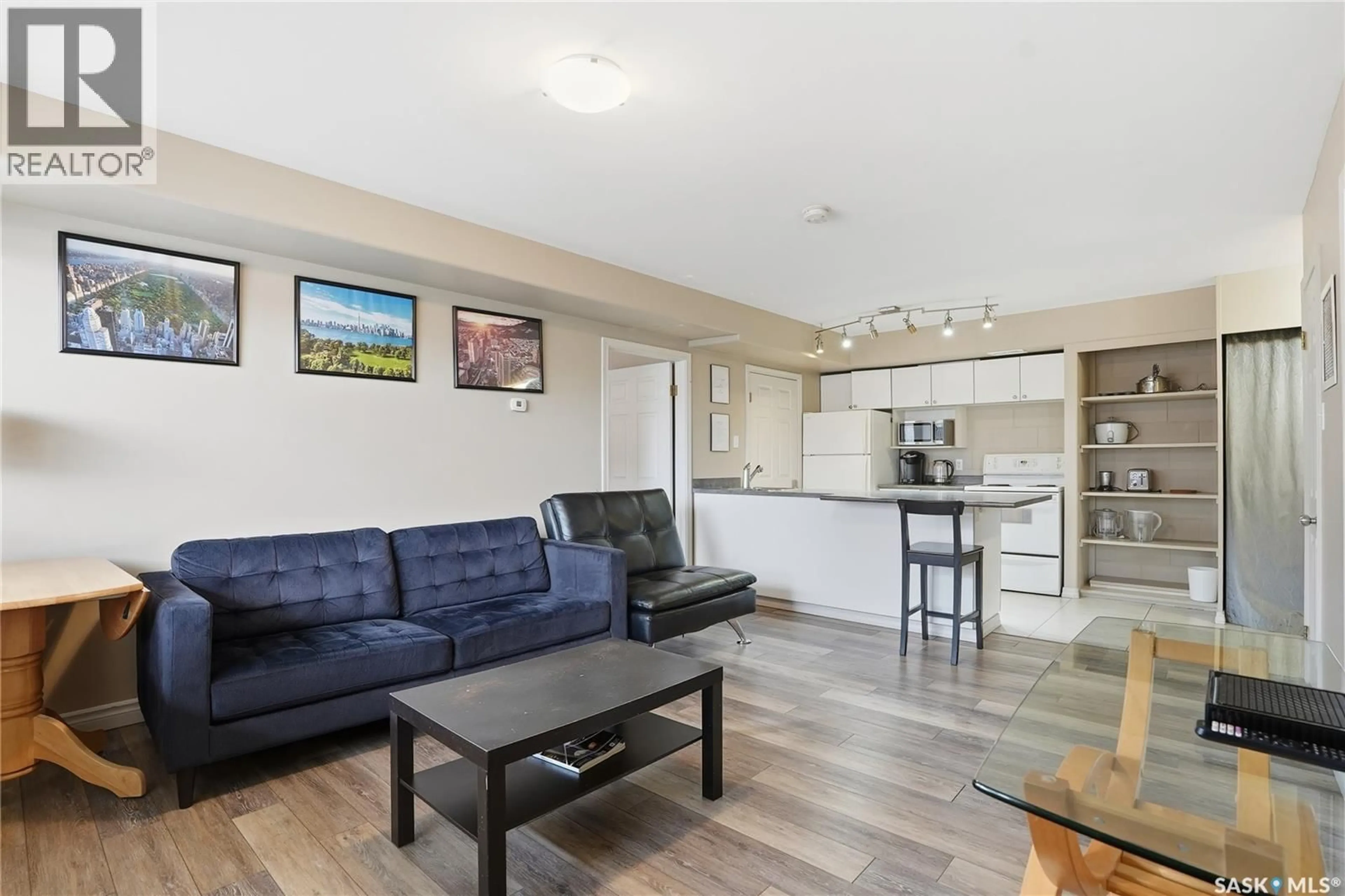 Living room with furniture, wood/laminate floor for 102 - 120 C AVENUE N, Saskatoon Saskatchewan S7L7M3