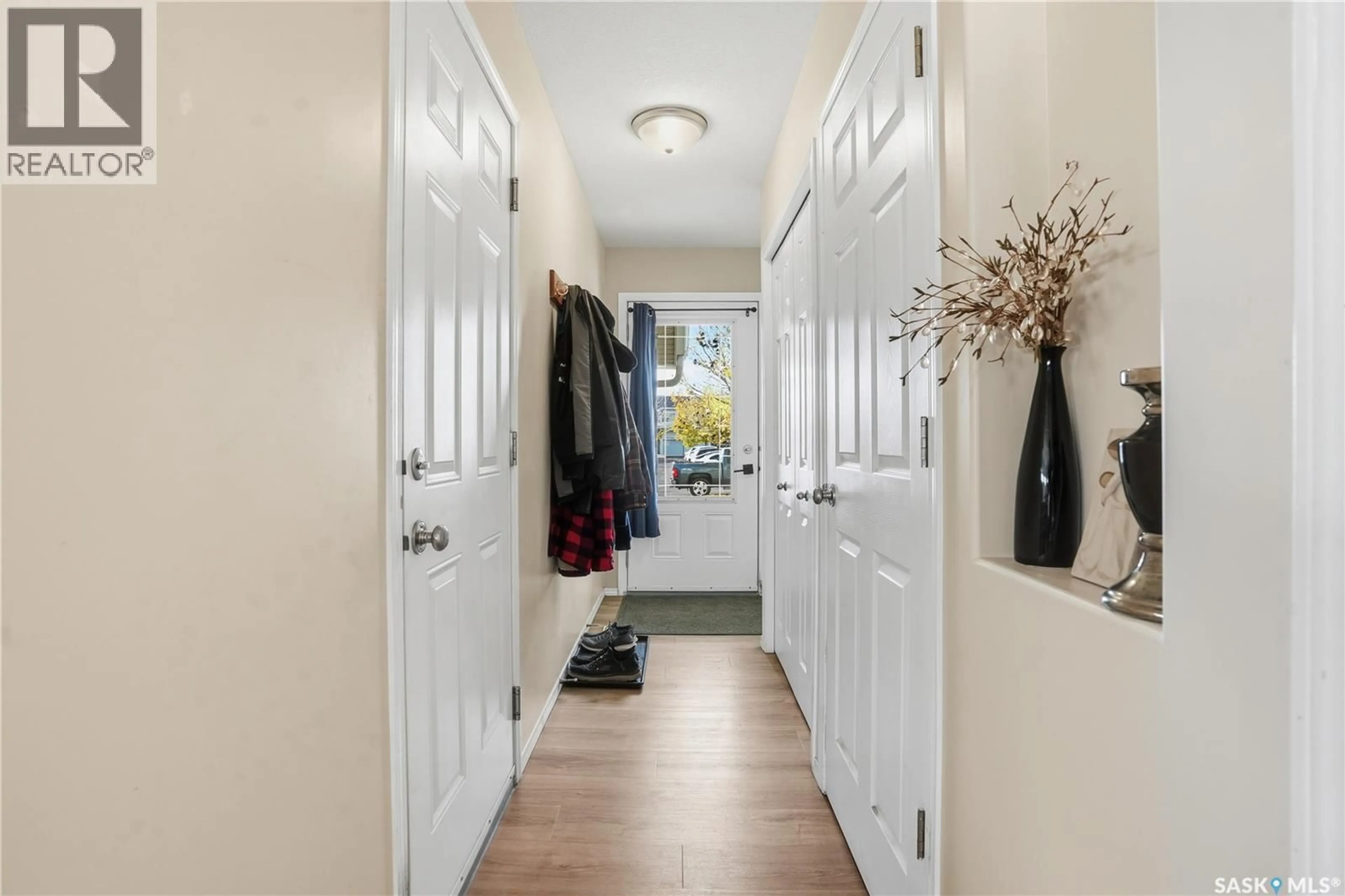 Indoor entryway for 4901 - 20 CHILD AVENUE, Regina Saskatchewan S4X4T7