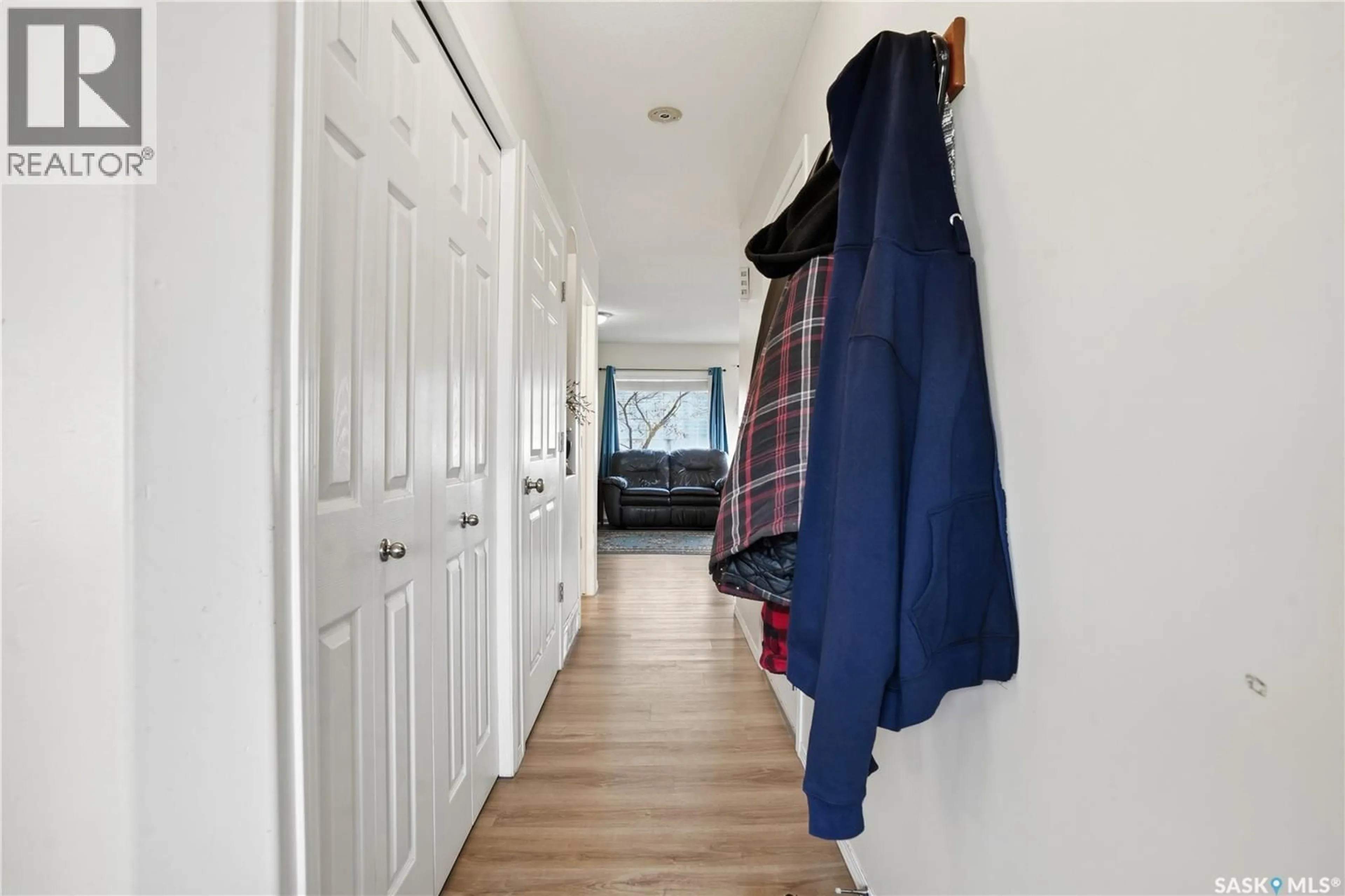 Indoor entryway for 4901 - 20 CHILD AVENUE, Regina Saskatchewan S4X4T7