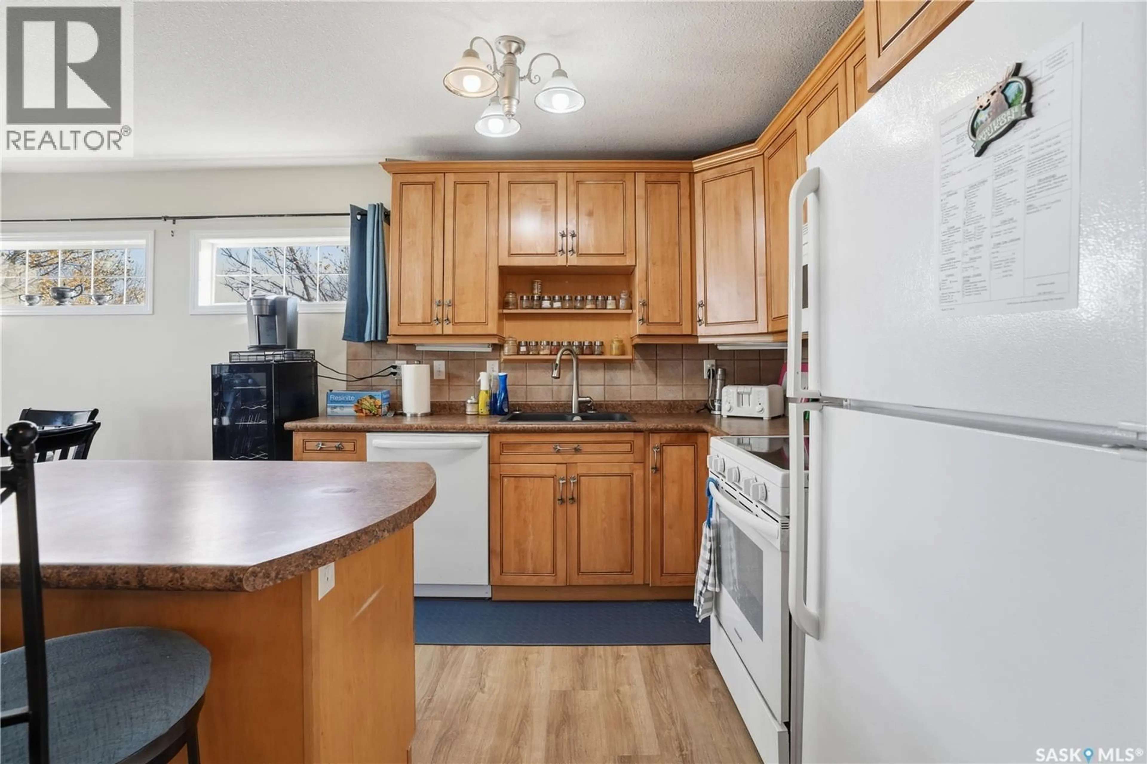 Standard kitchen, unknown for 4901 - 20 CHILD AVENUE, Regina Saskatchewan S4X4T7