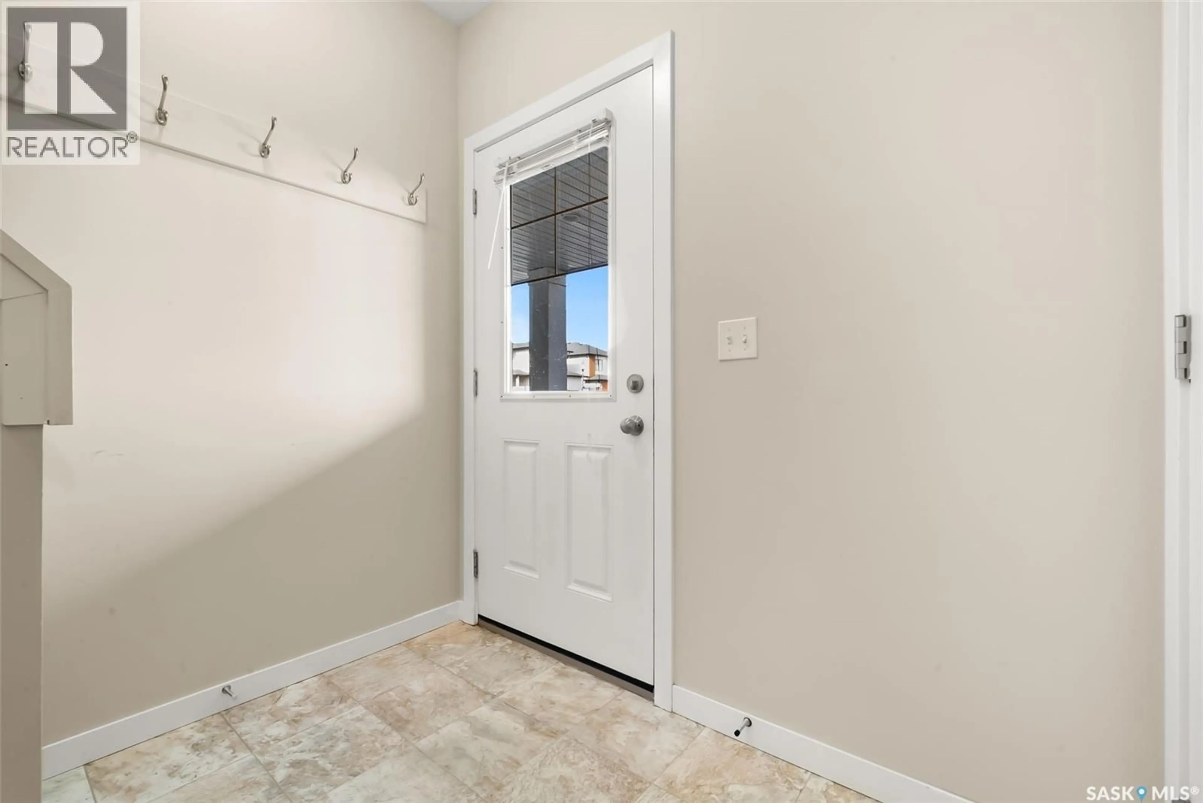 Indoor entryway for 44 - 5655 AERODROME ROAD, Regina Saskatchewan S4W0M3