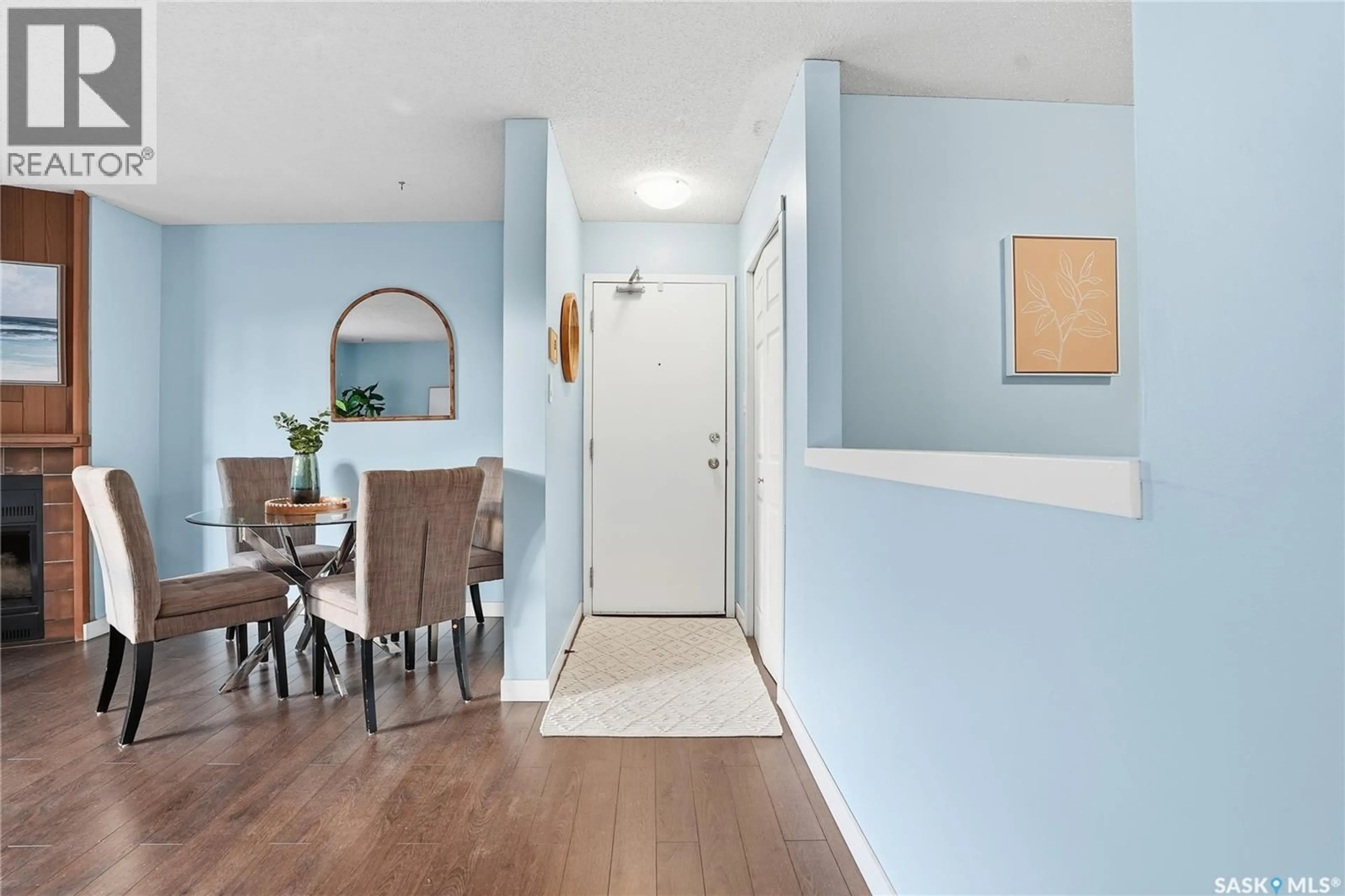 Indoor entryway for 302 375 KINGSMERE BOULEVARD, Saskatoon Saskatchewan S7J4J6