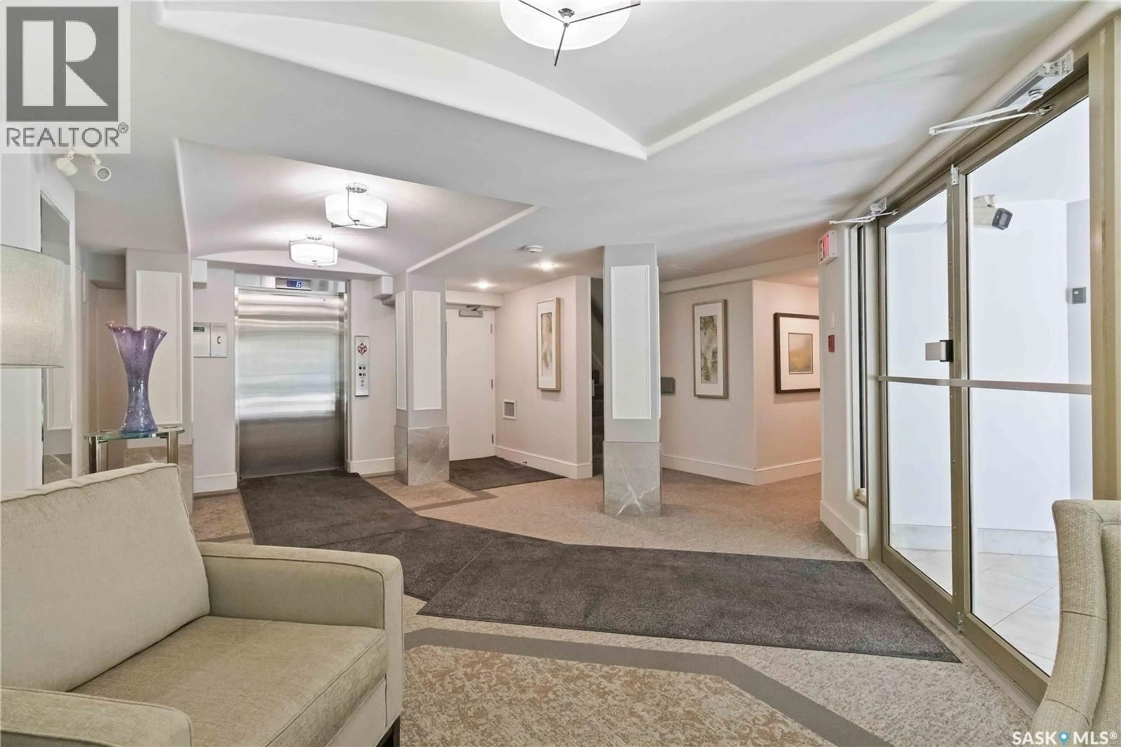 Indoor foyer for 103 - 303 5TH AVENUE, Saskatoon Saskatchewan S7K2P6