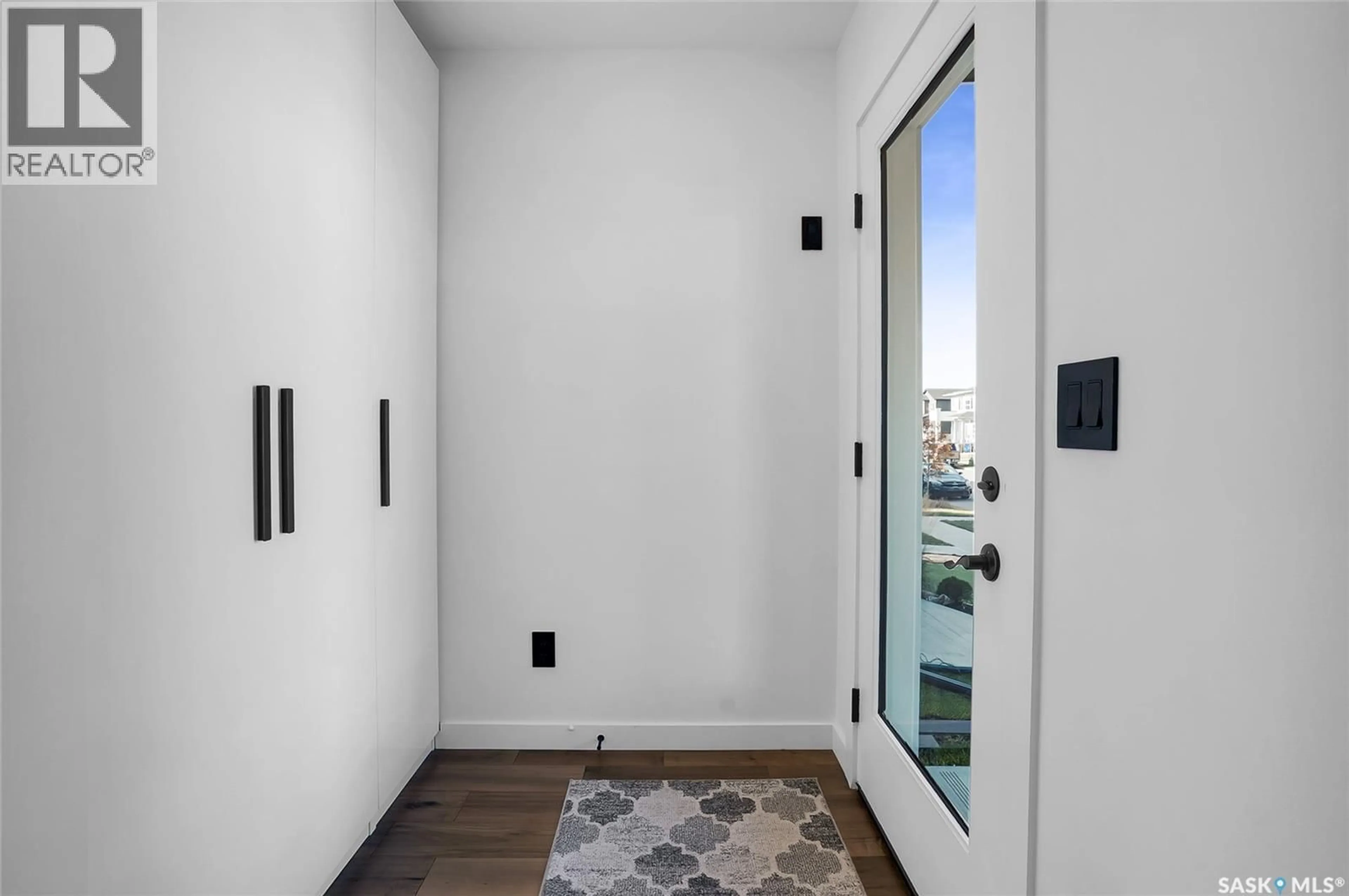 Indoor entryway for 668 FEHEREGYHAZI BOULEVARD, Saskatoon Saskatchewan S7W1C4