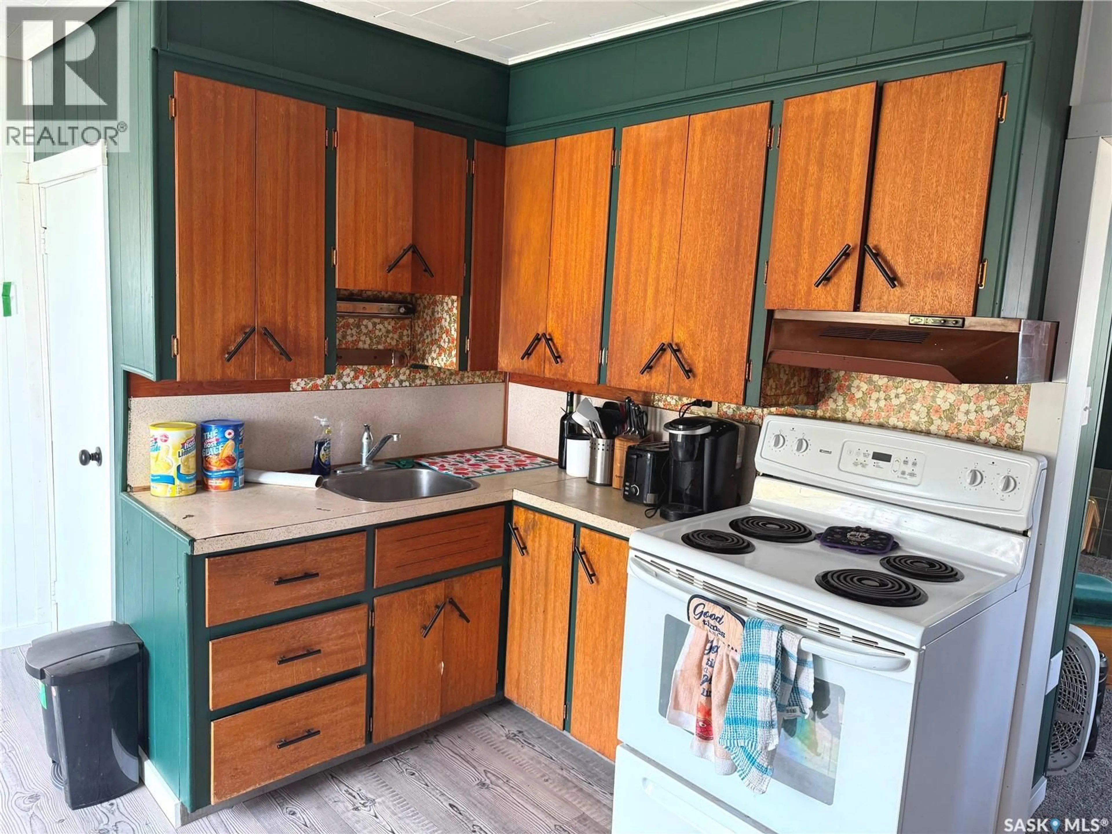 Standard kitchen, wood/laminate floor for 189 PASQUA AVENUE, Fort Qu'Appelle Saskatchewan S0G1S0