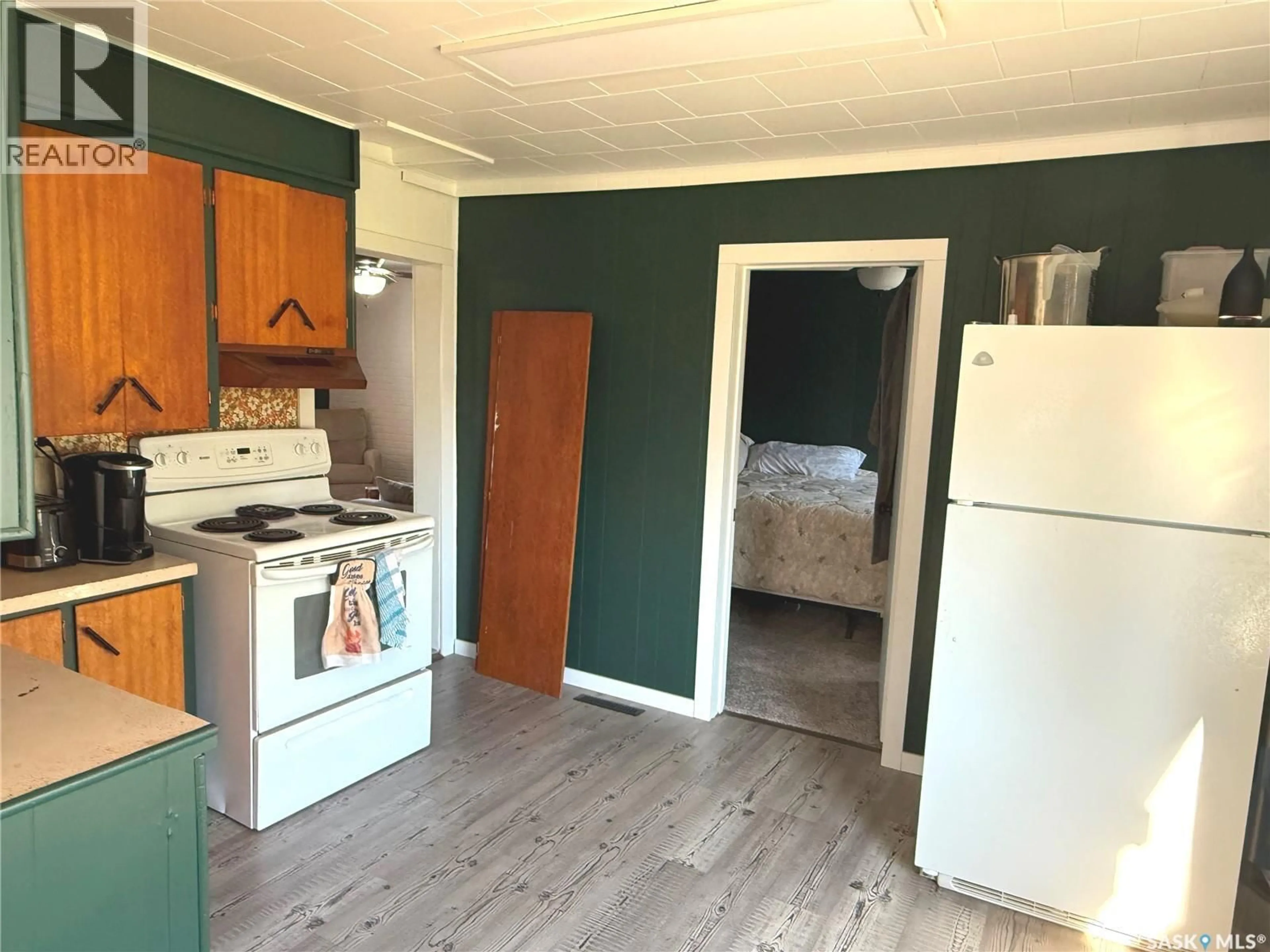 Standard kitchen, wood/laminate floor for 189 PASQUA AVENUE, Fort Qu'Appelle Saskatchewan S0G1S0