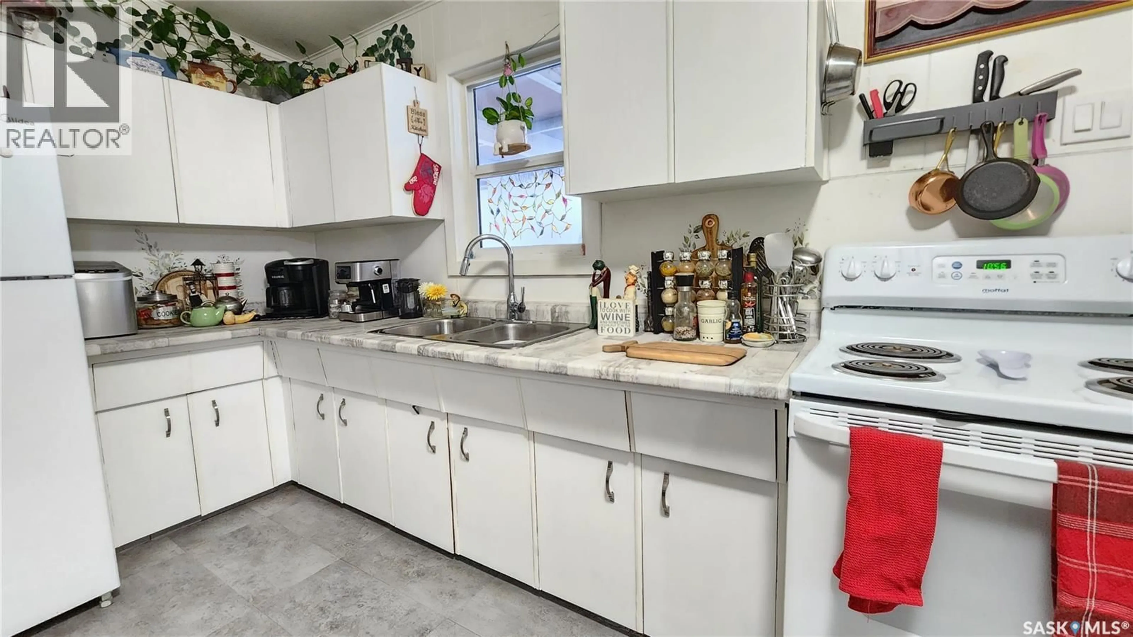 Standard kitchen, ceramic/tile floor for 1401 - 43 114TH STREET, North Battleford Saskatchewan S9A3G4
