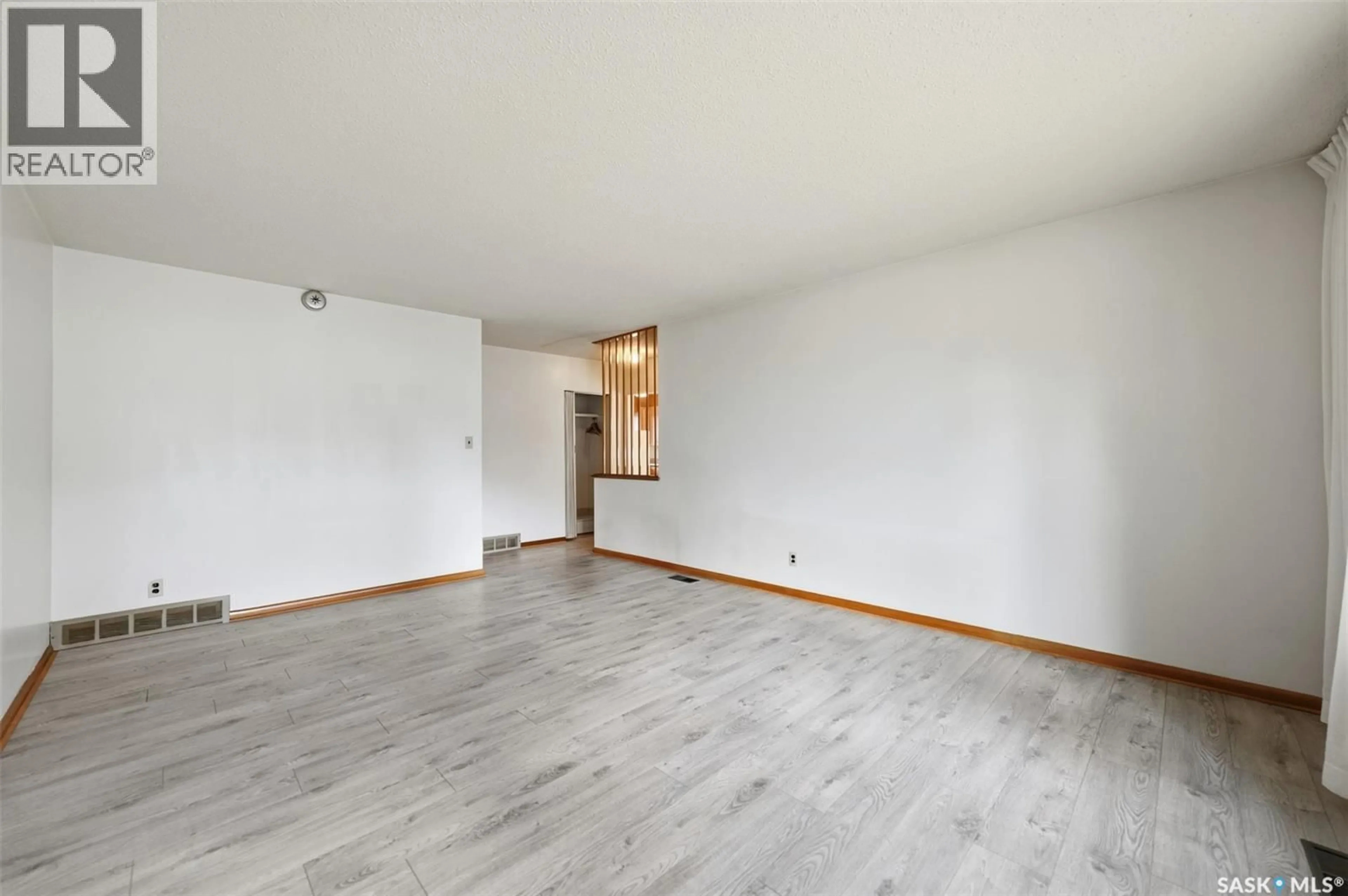 A pic of a room for 910 35TH STREET, Saskatoon Saskatchewan S7L0Y3