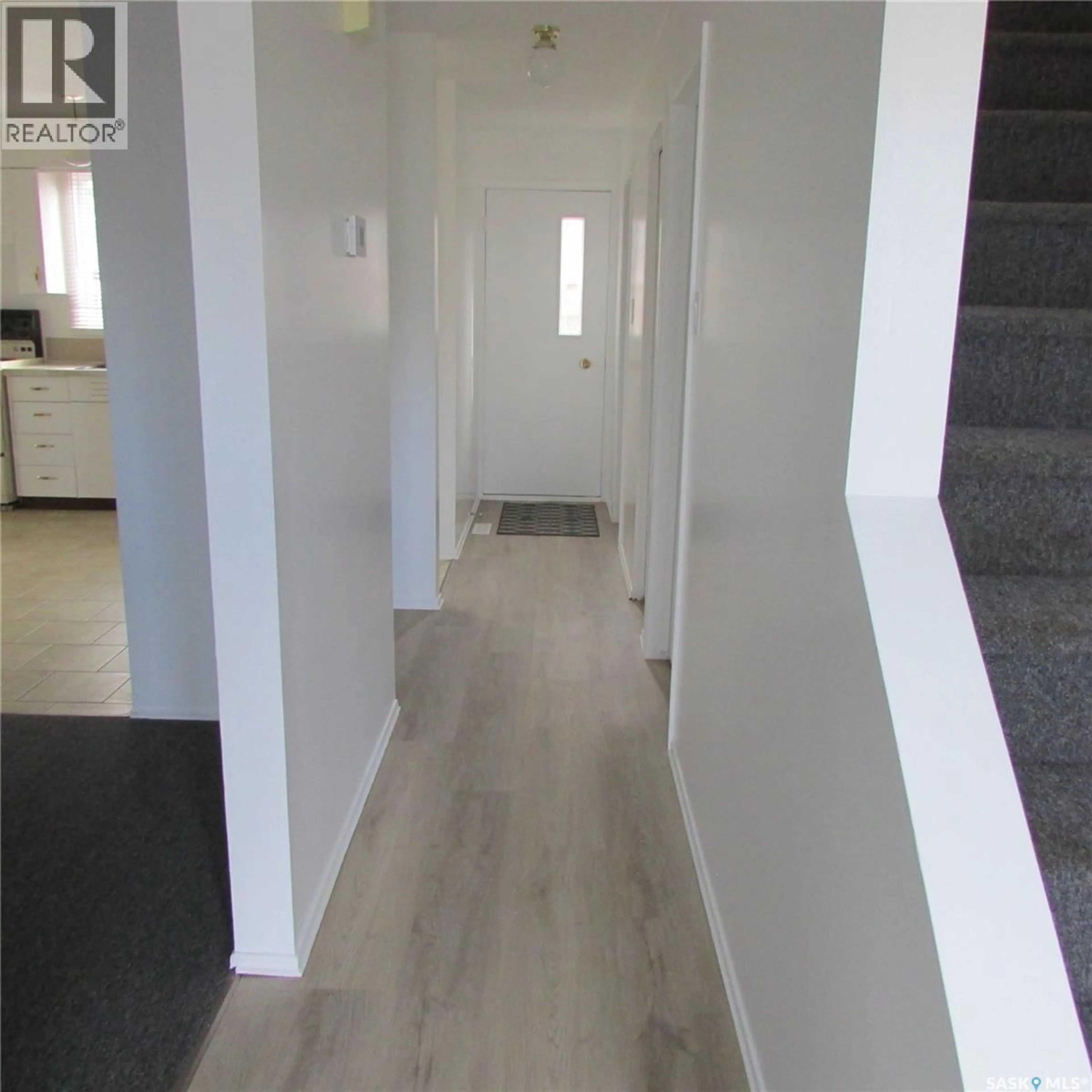 Indoor foyer for 73 SPRUCEVIEW ROAD, Regina Saskatchewan S4R0E1