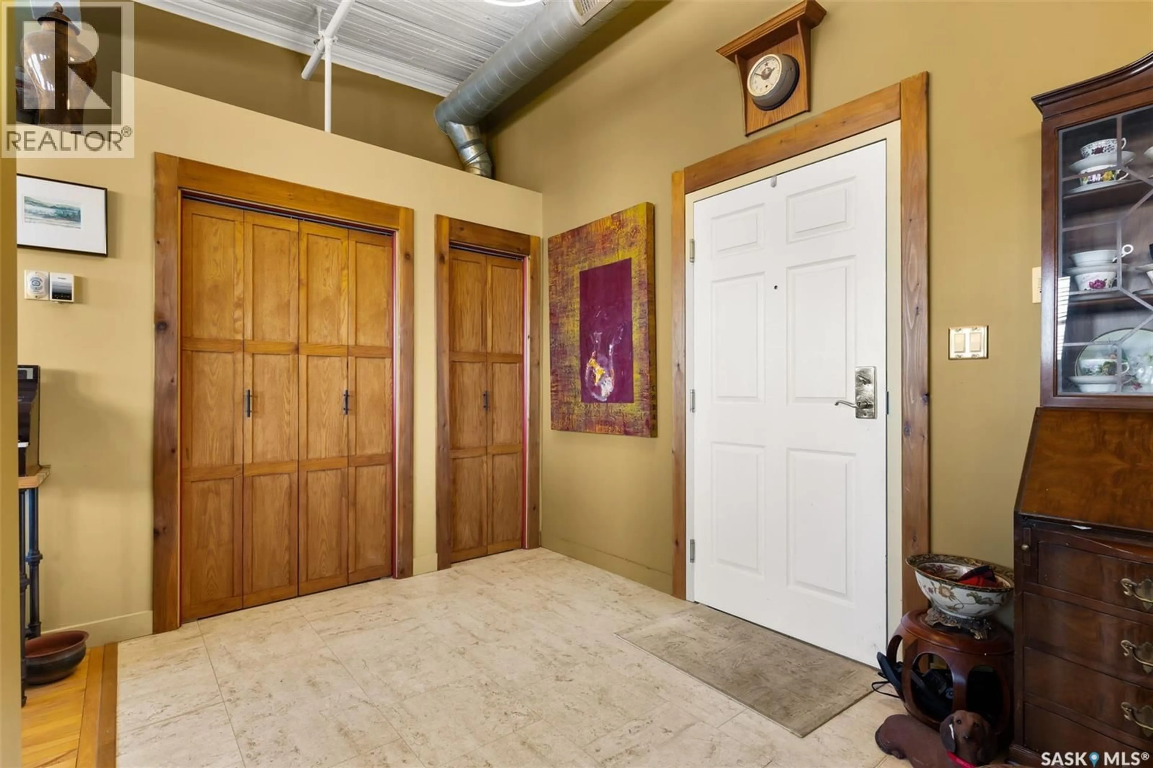 Indoor foyer for 508 - 1255 BROAD STREET, Regina Saskatchewan S4R1Y2