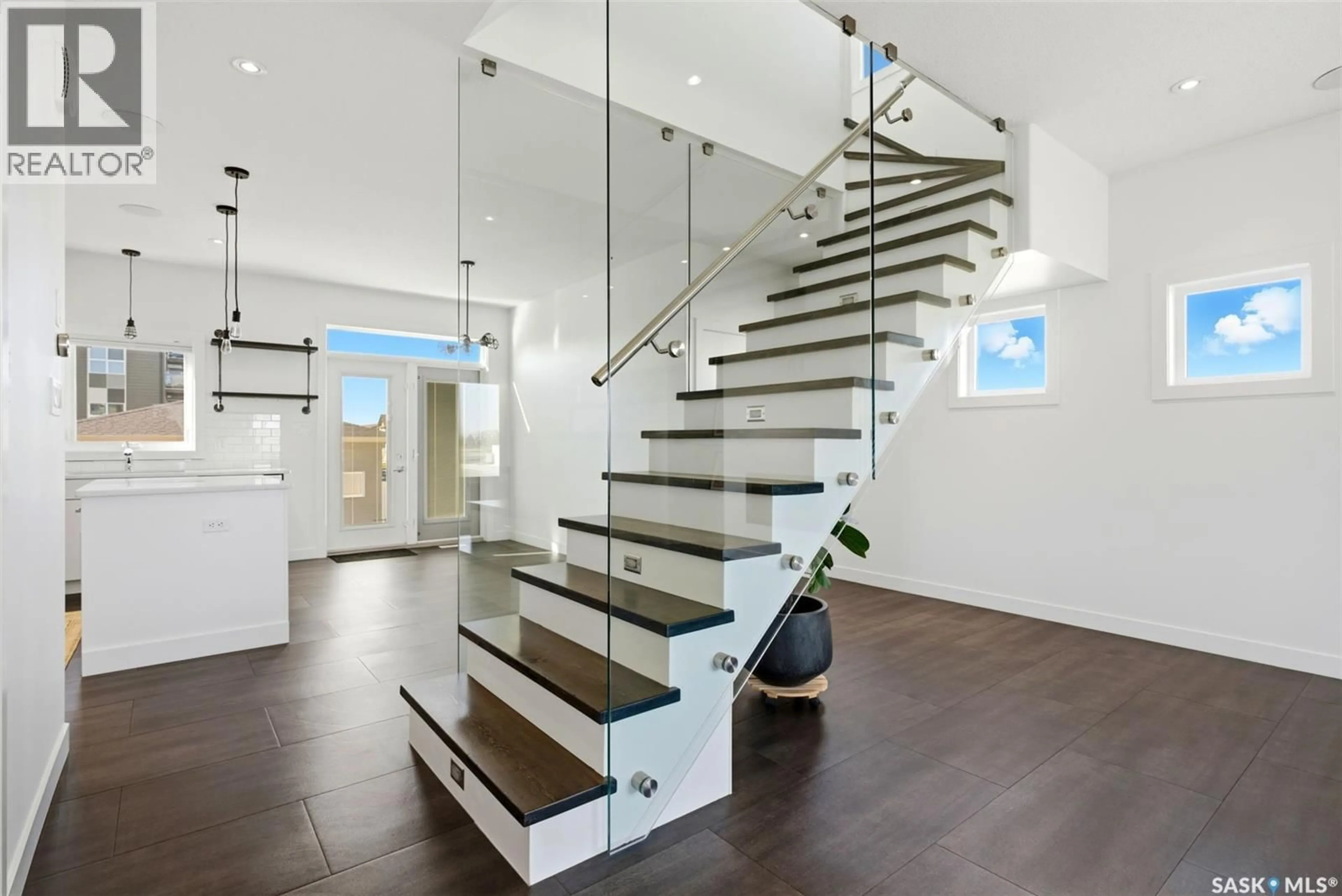 Stairs for 3302 GREEN TURTLE ROAD, Regina Saskatchewan S4V3N6