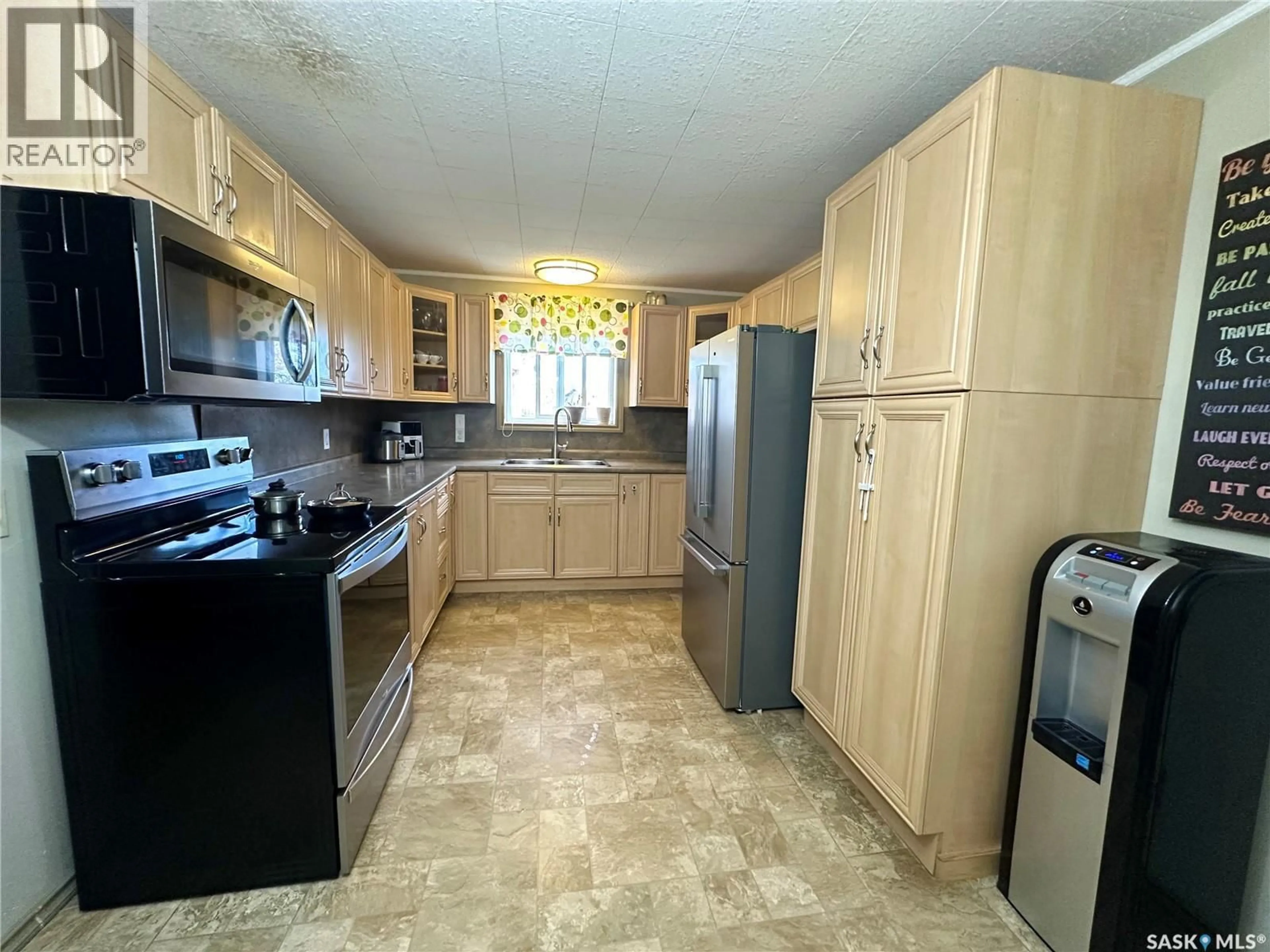 Standard kitchen, unknown for 101 4TH STREET, Spiritwood Saskatchewan S0J2M0