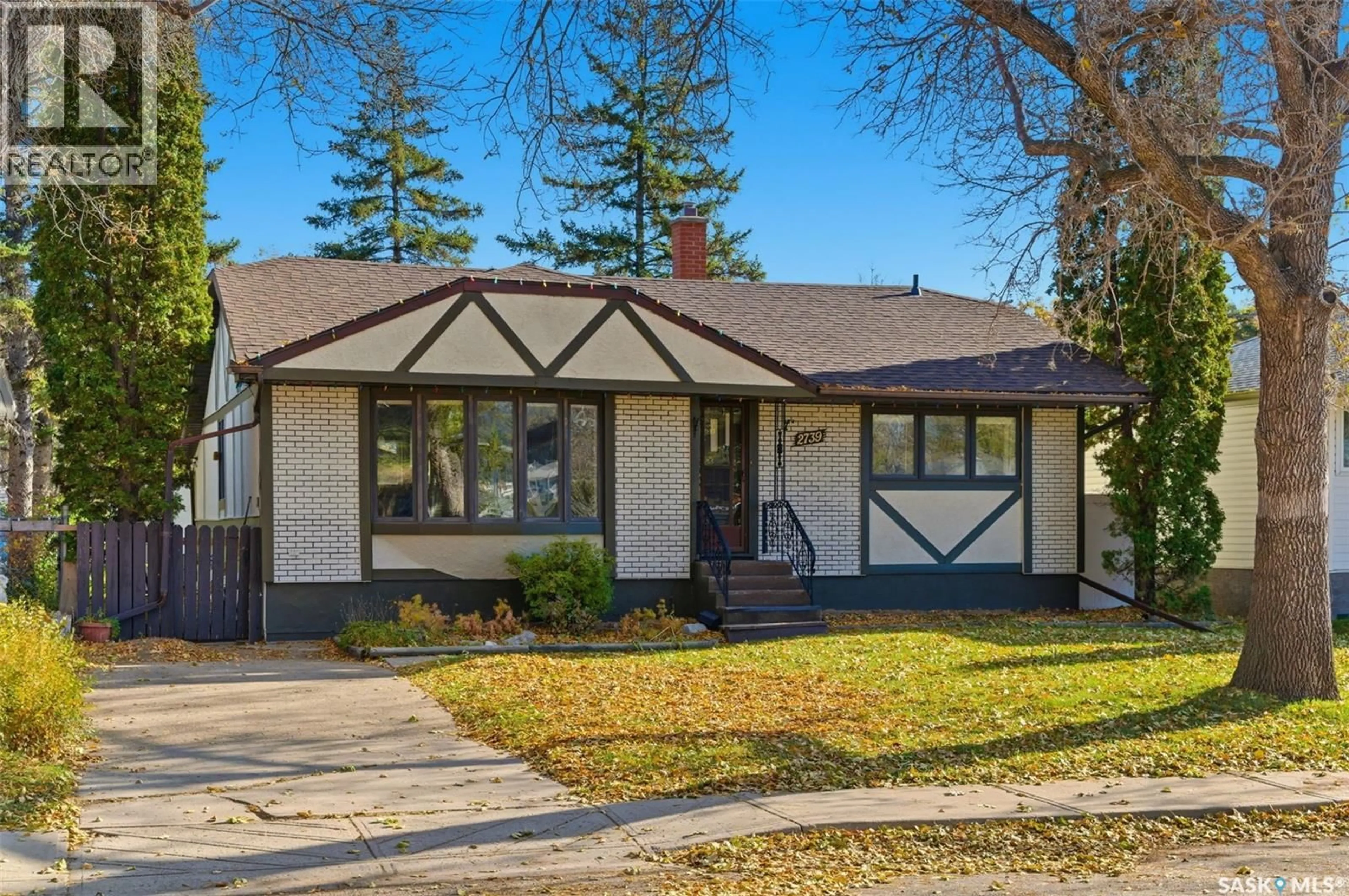 Home with vinyl exterior material, street for 2739 HARVEY STREET, Regina Saskatchewan S4N2N7