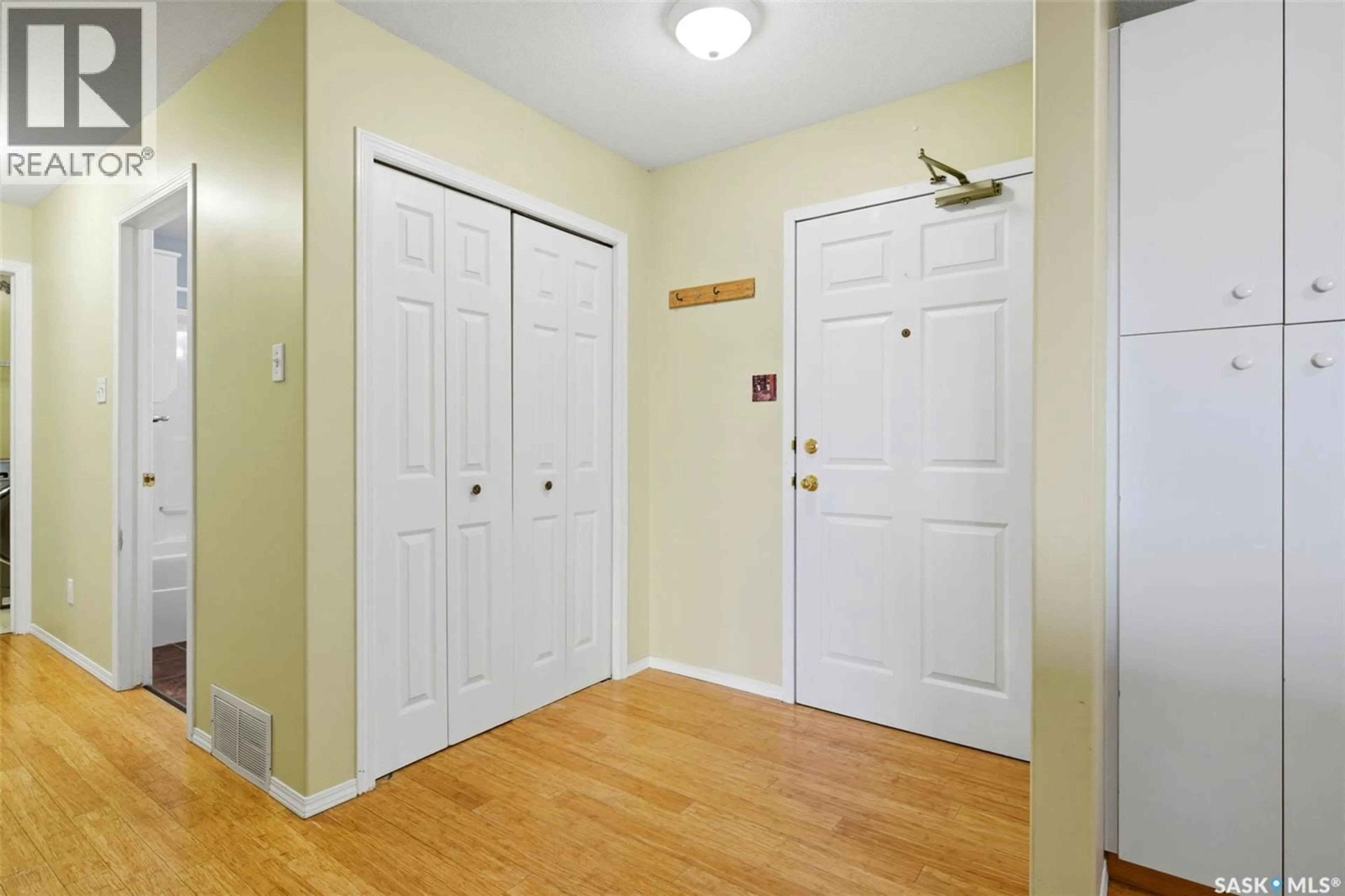 Indoor entryway for 310 - 2203 ANGUS STREET, Regina Saskatchewan S4T2A3