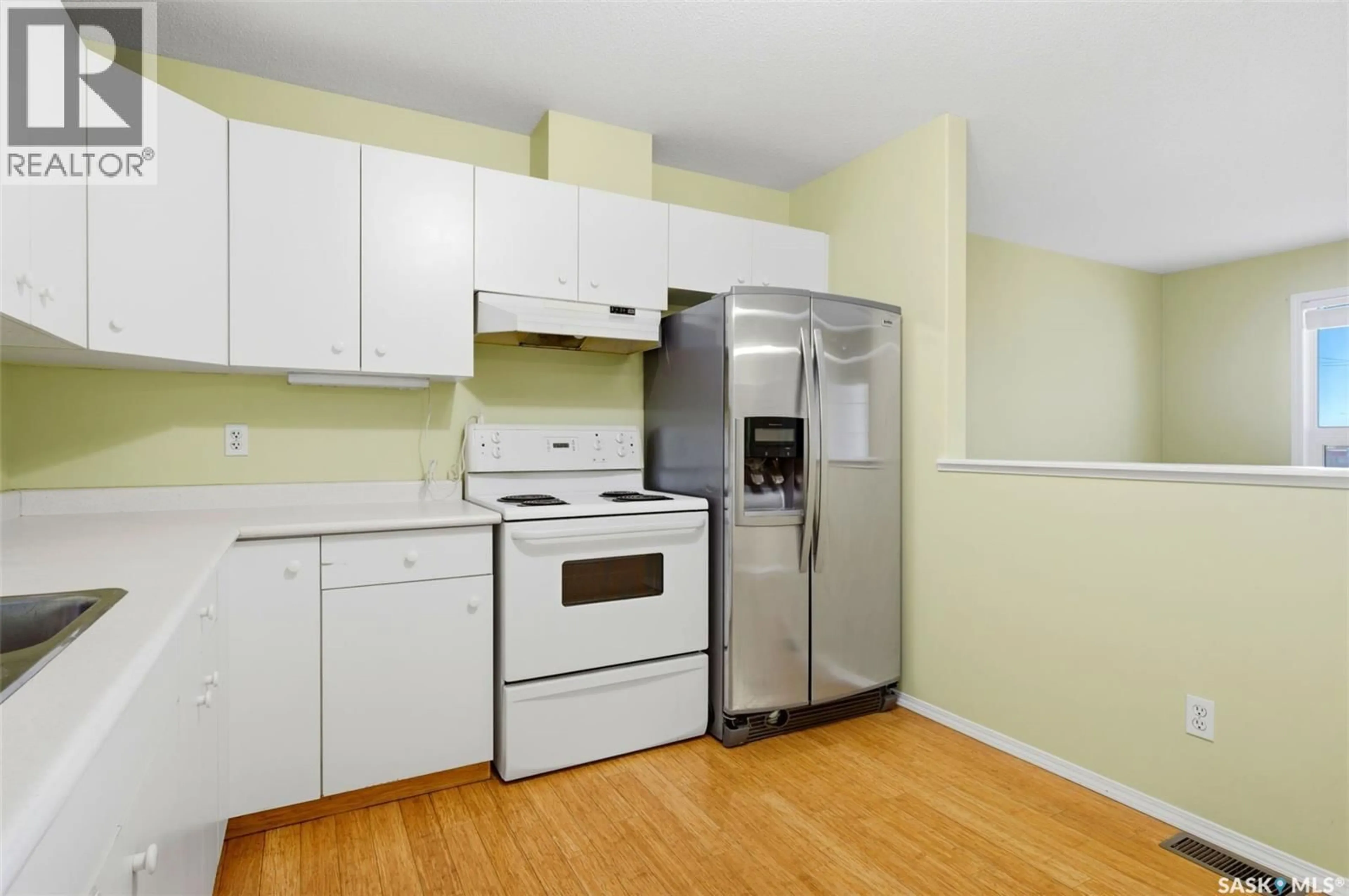 Standard kitchen, unknown for 310 - 2203 ANGUS STREET, Regina Saskatchewan S4T2A3
