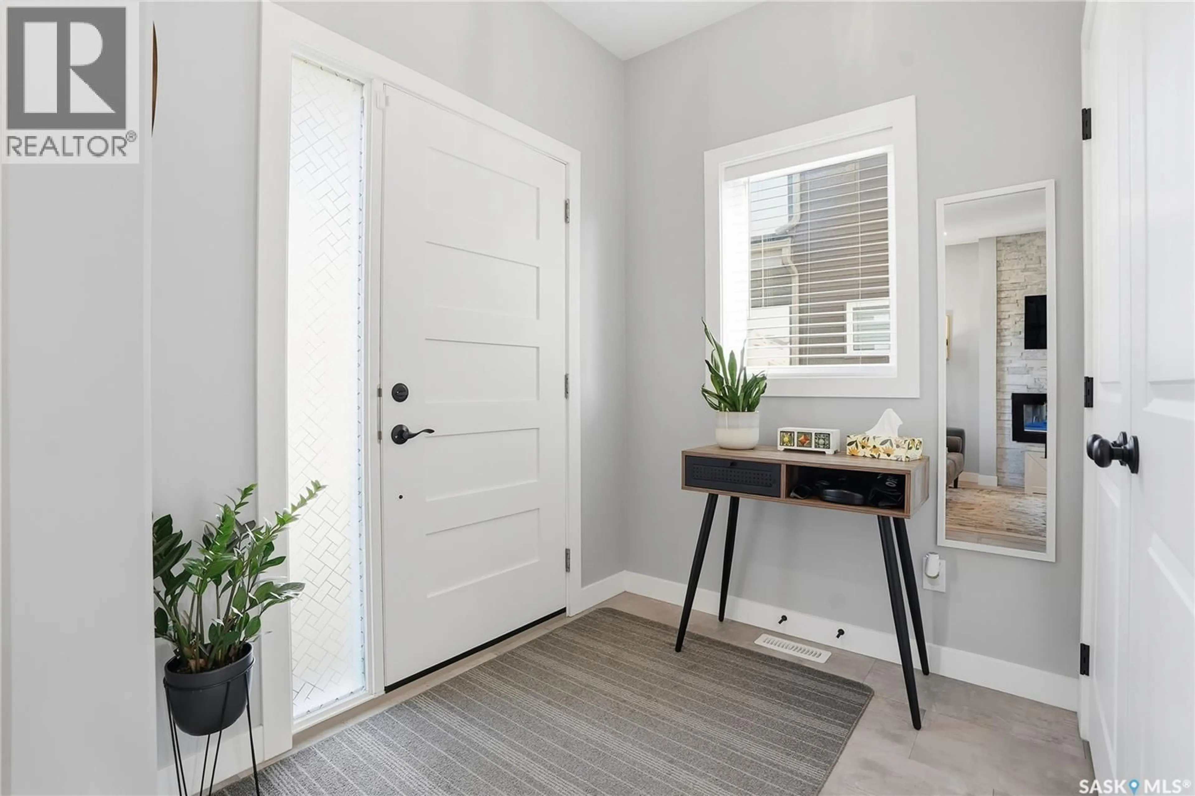 Indoor entryway for 818 MCFAULL RISE, Saskatoon Saskatchewan S7V0S6