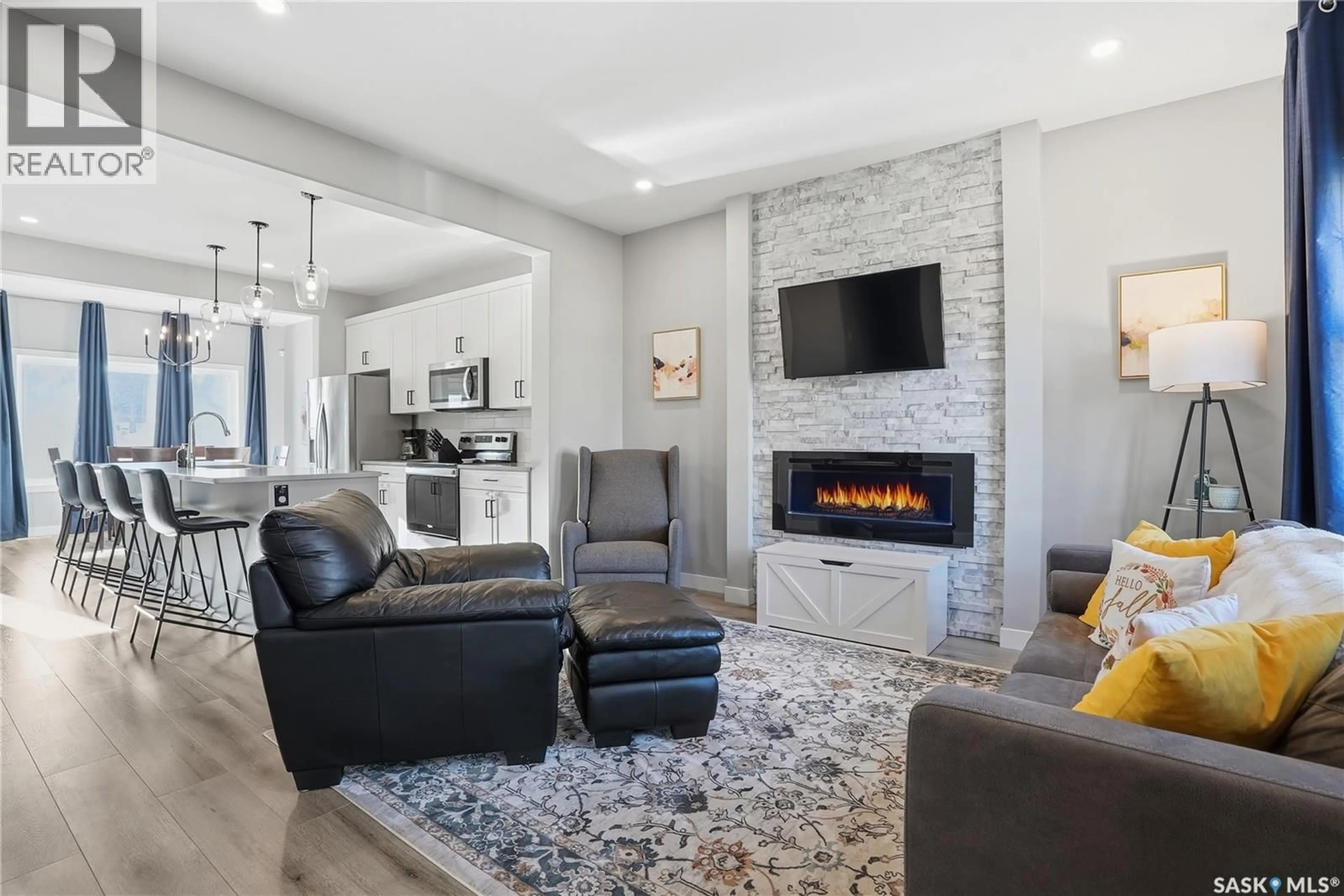 Living room with furniture, ceramic/tile floor for 818 MCFAULL RISE, Saskatoon Saskatchewan S7V0S6