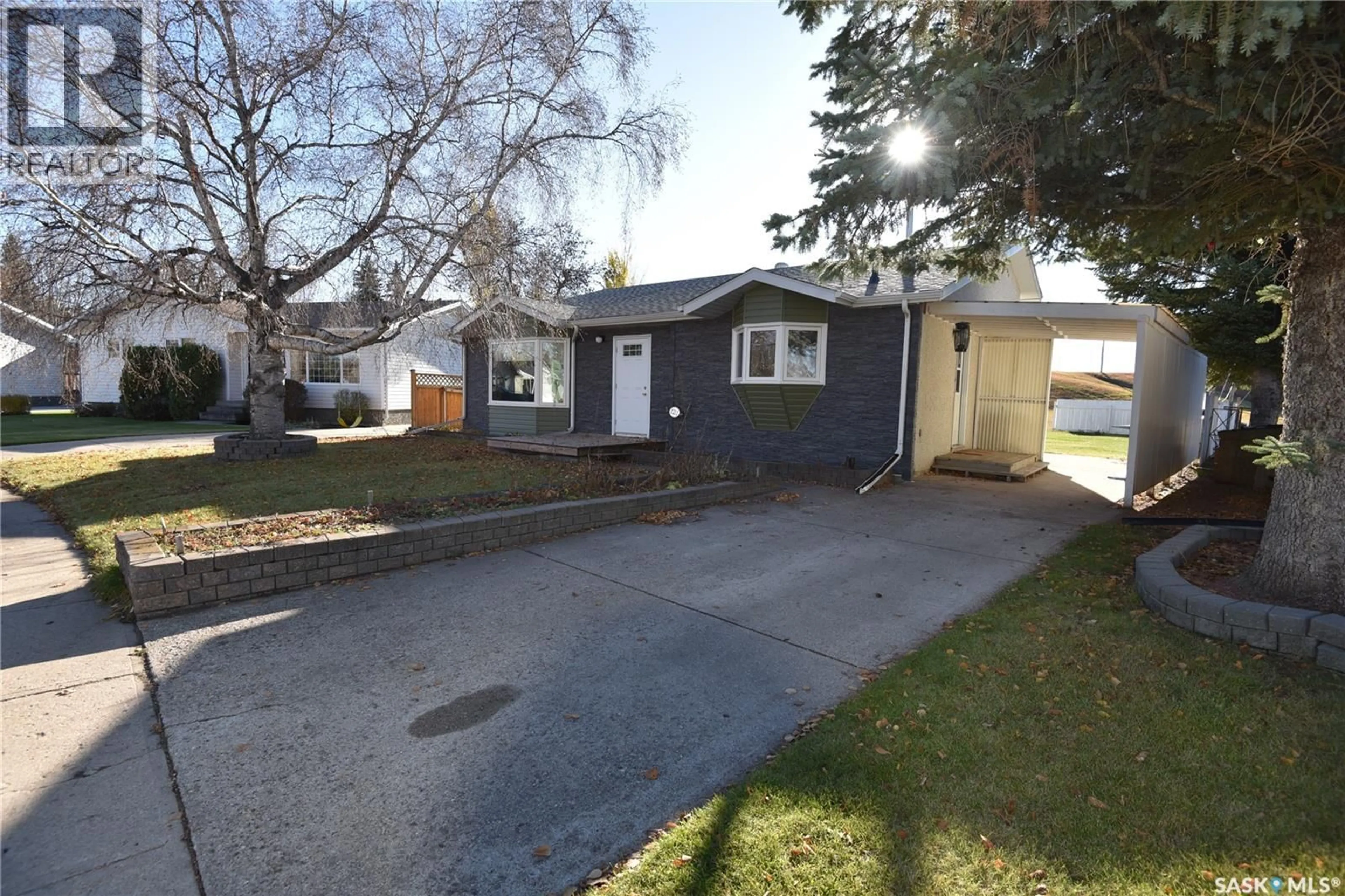 Unknown for 1211 1ST STREET, Nipawin Saskatchewan S0E1E0