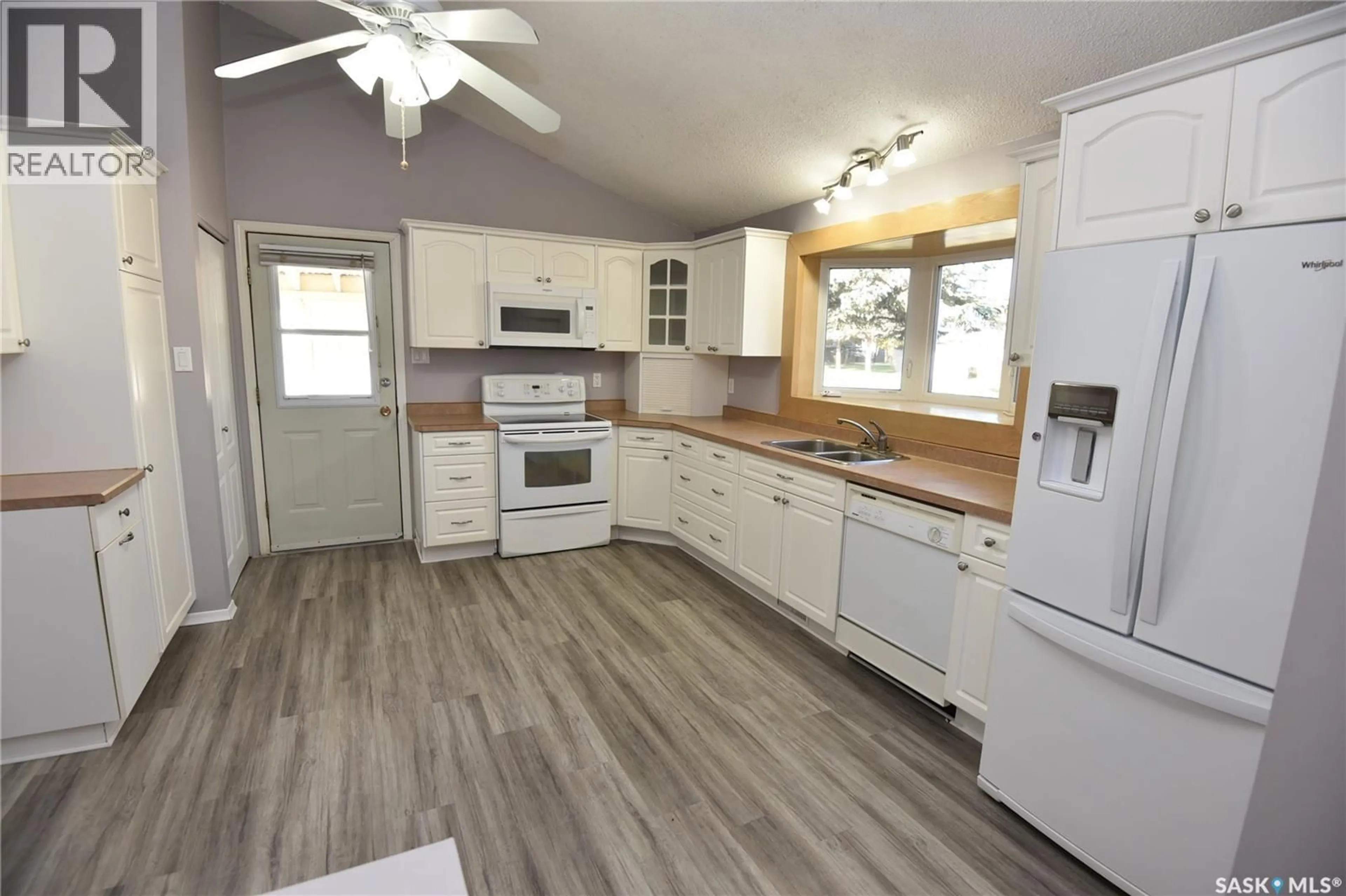 Standard kitchen, unknown for 1211 1ST STREET, Nipawin Saskatchewan S0E1E0