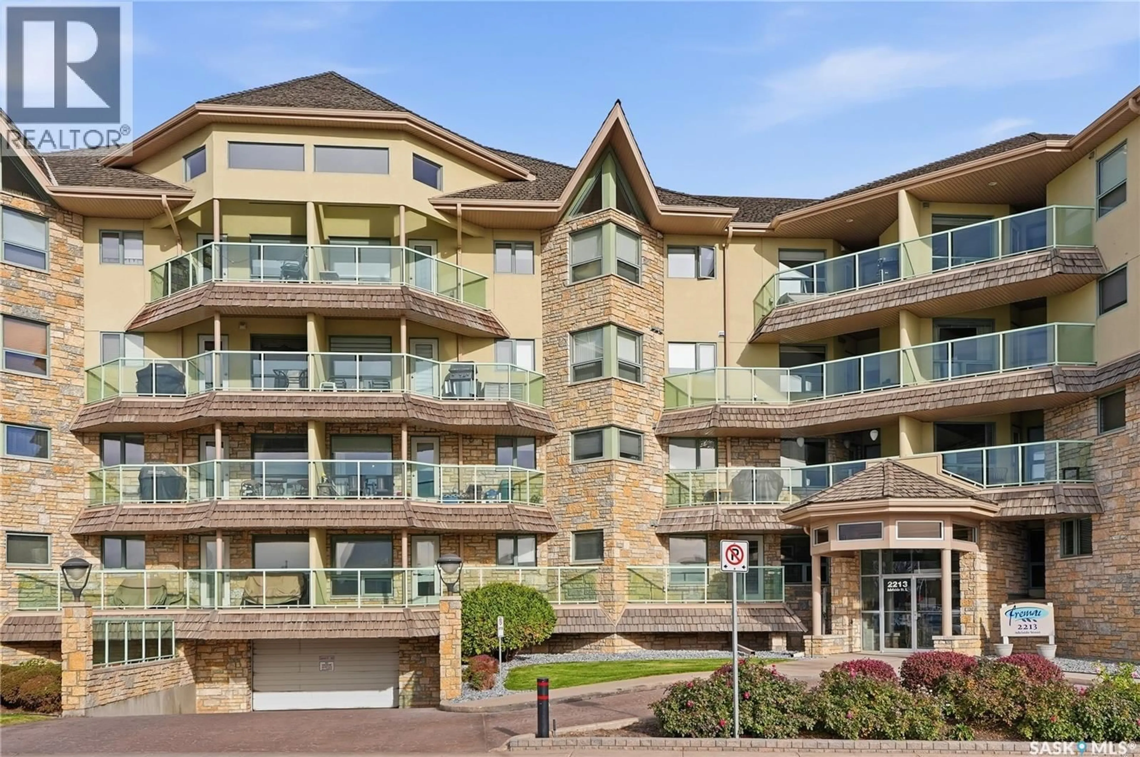 A pic from outside/outdoor area/front of a property/back of a property/a pic from drone, building for 2213 - 416 ADELAIDE STREET, Saskatoon Saskatchewan S7J0J6